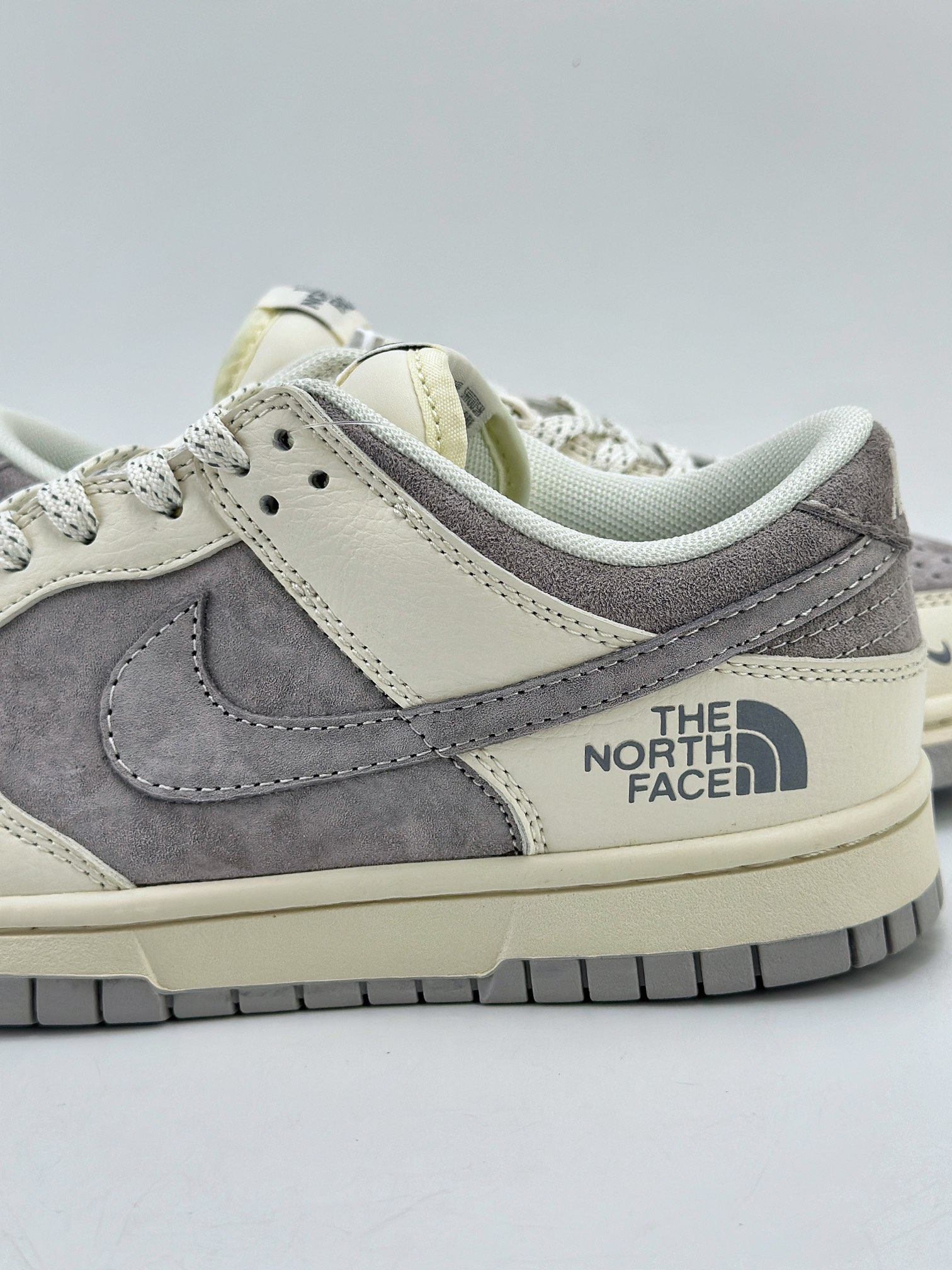 180 NIKE SB Dunk Low x The North Face 米白灰小钩 XD6188-020