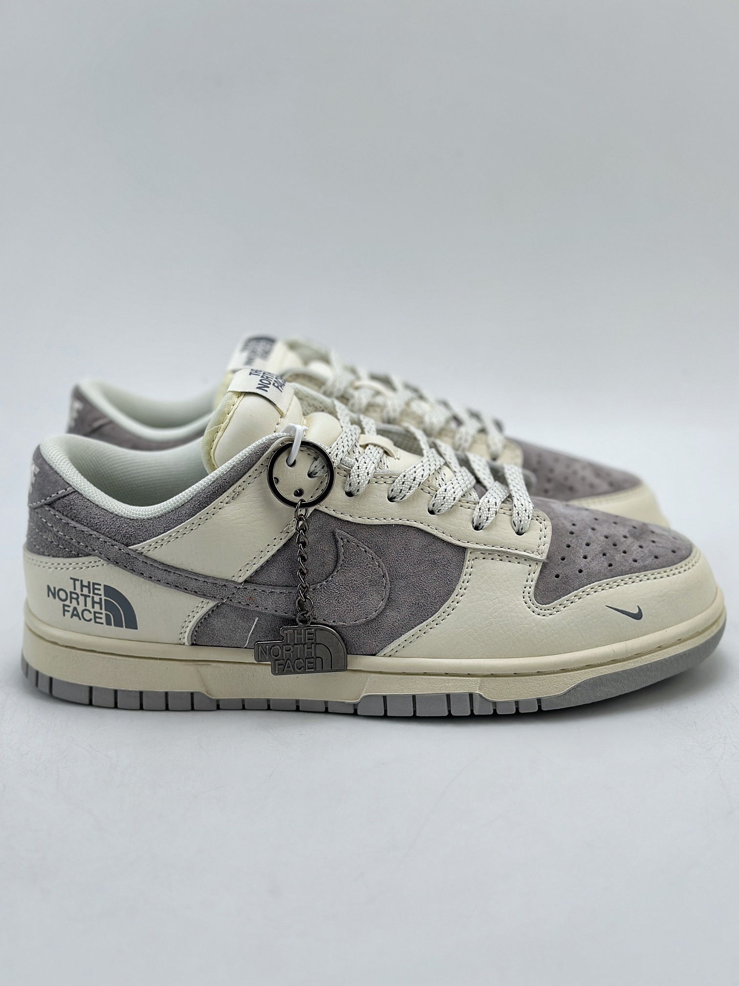 180 NIKE SB Dunk Low x The North Face 米白灰小钩 XD6188-020