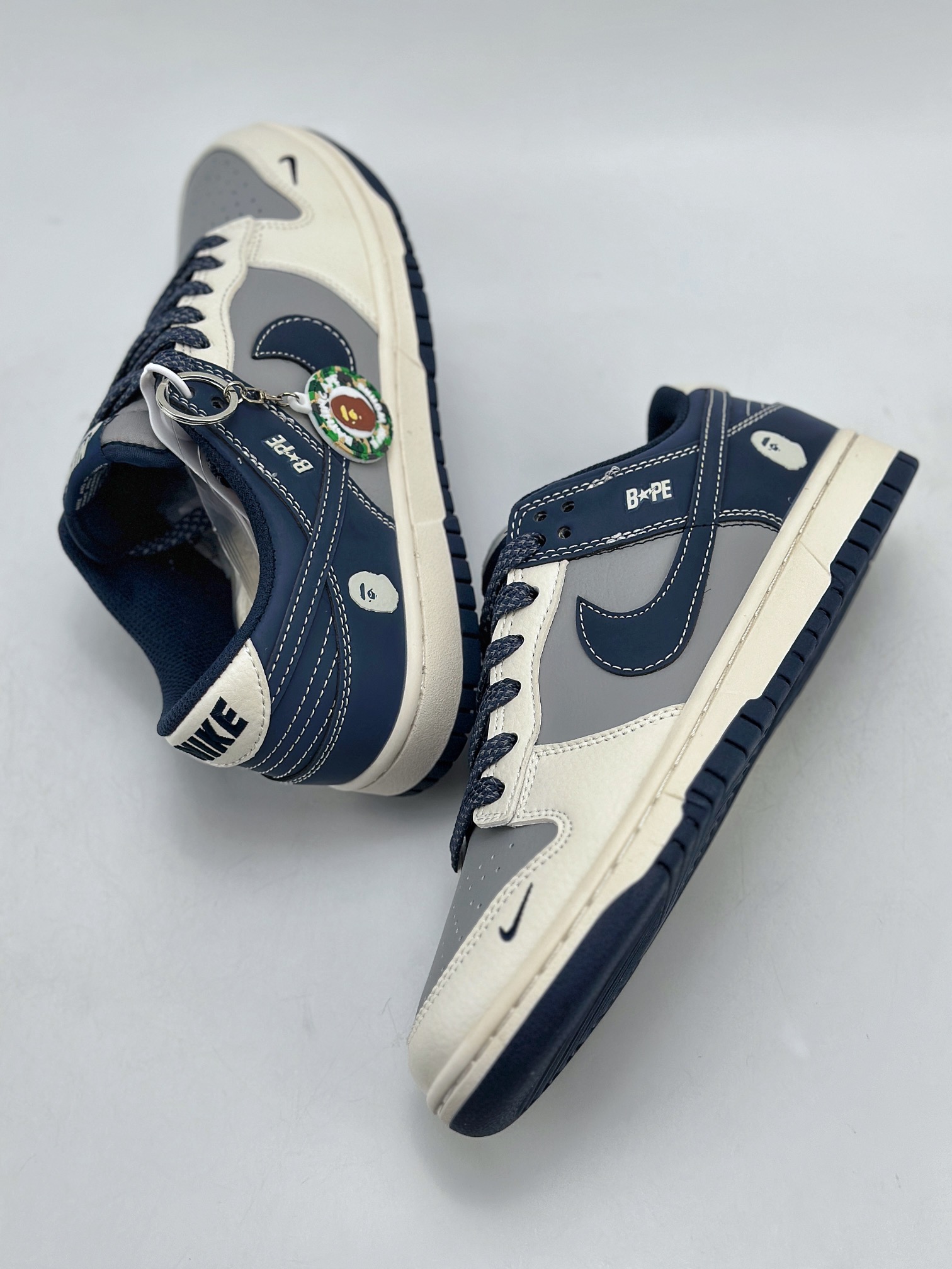 280 Nike SB Dunk Low x BAPE 白藏蓝迷彩钩 BB8969-001