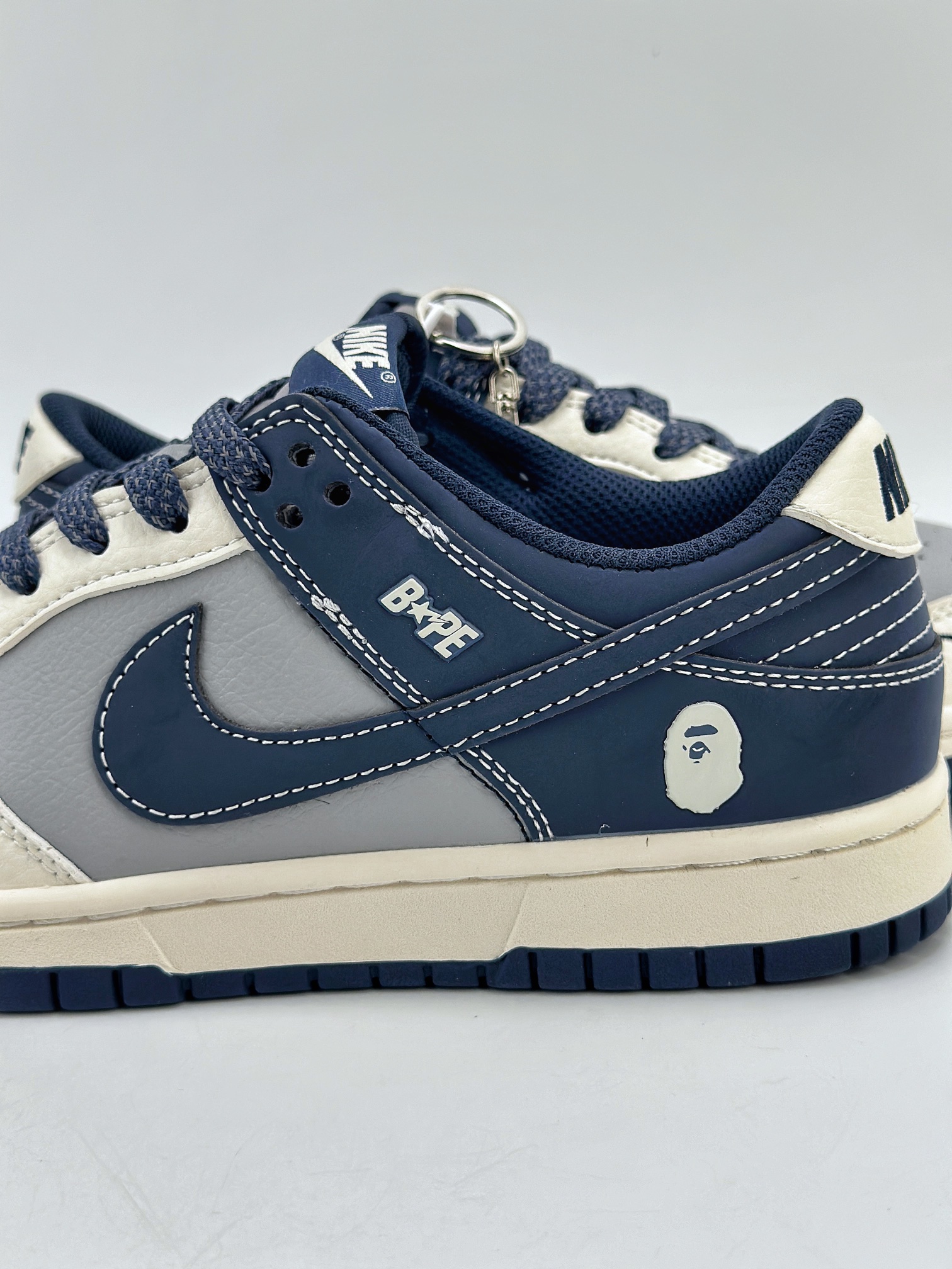 280 Nike SB Dunk Low x BAPE 白藏蓝迷彩钩 BB8969-001