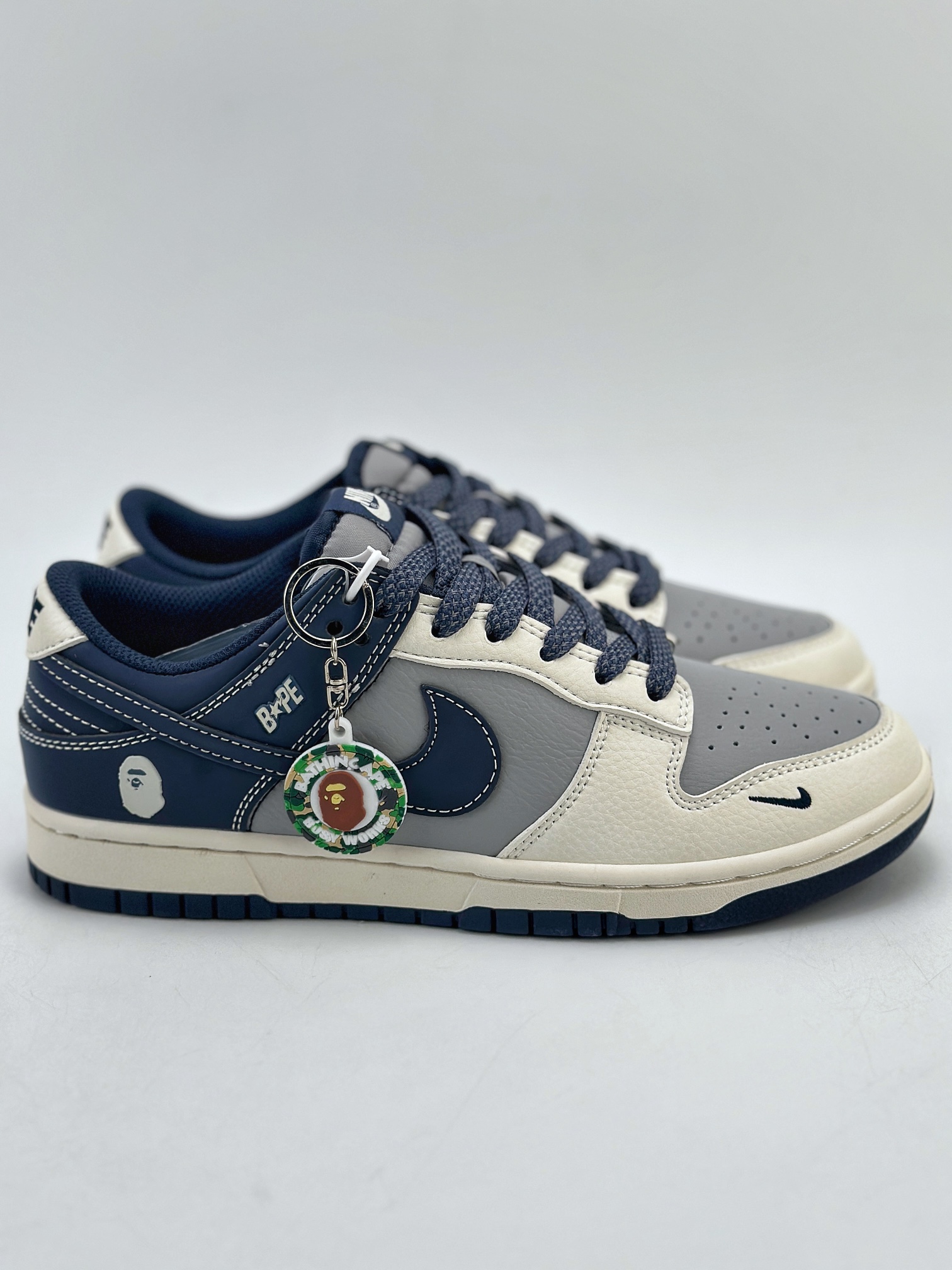 280 Nike SB Dunk Low x BAPE 白藏蓝迷彩钩 BB8969-001