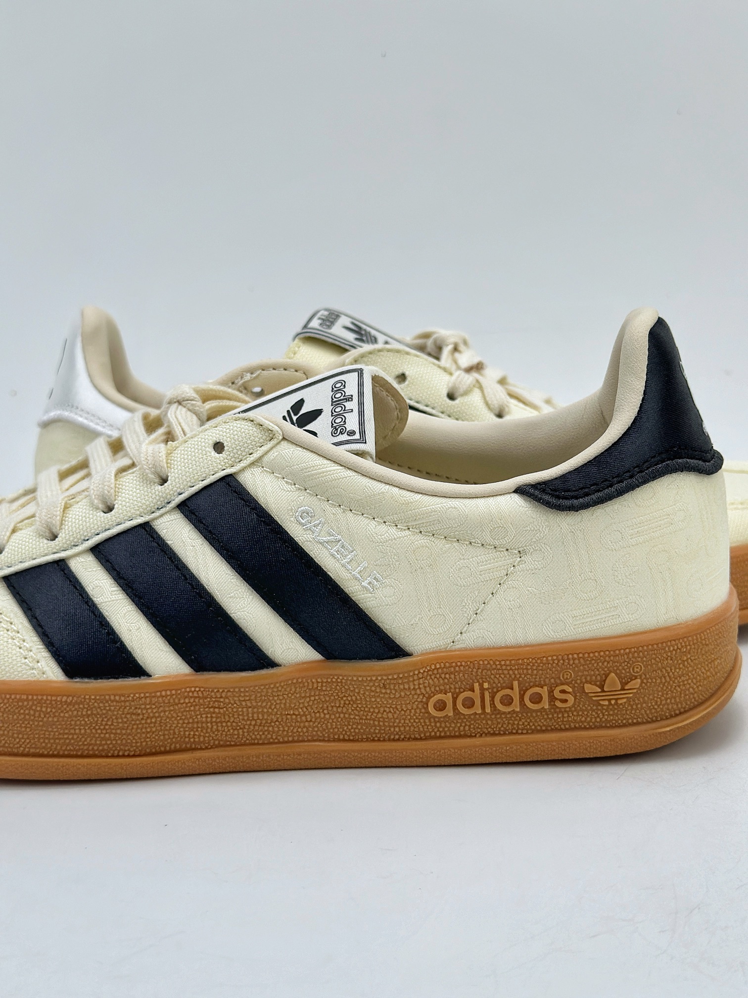 170 adidas Originals Gazelle INdoor 三叶草休闲防滑耐磨低帮板鞋 IG3677