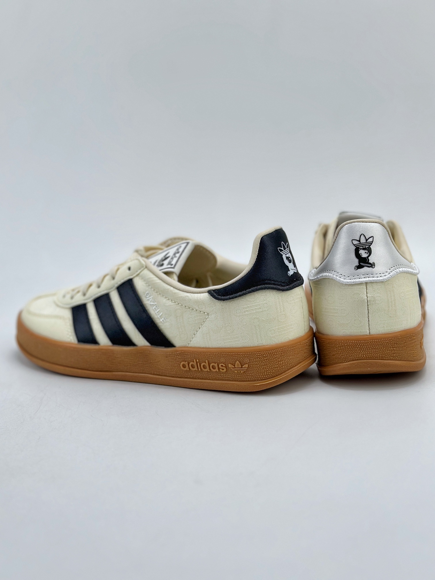 170 adidas Originals Gazelle INdoor 三叶草休闲防滑耐磨低帮板鞋 IG3677