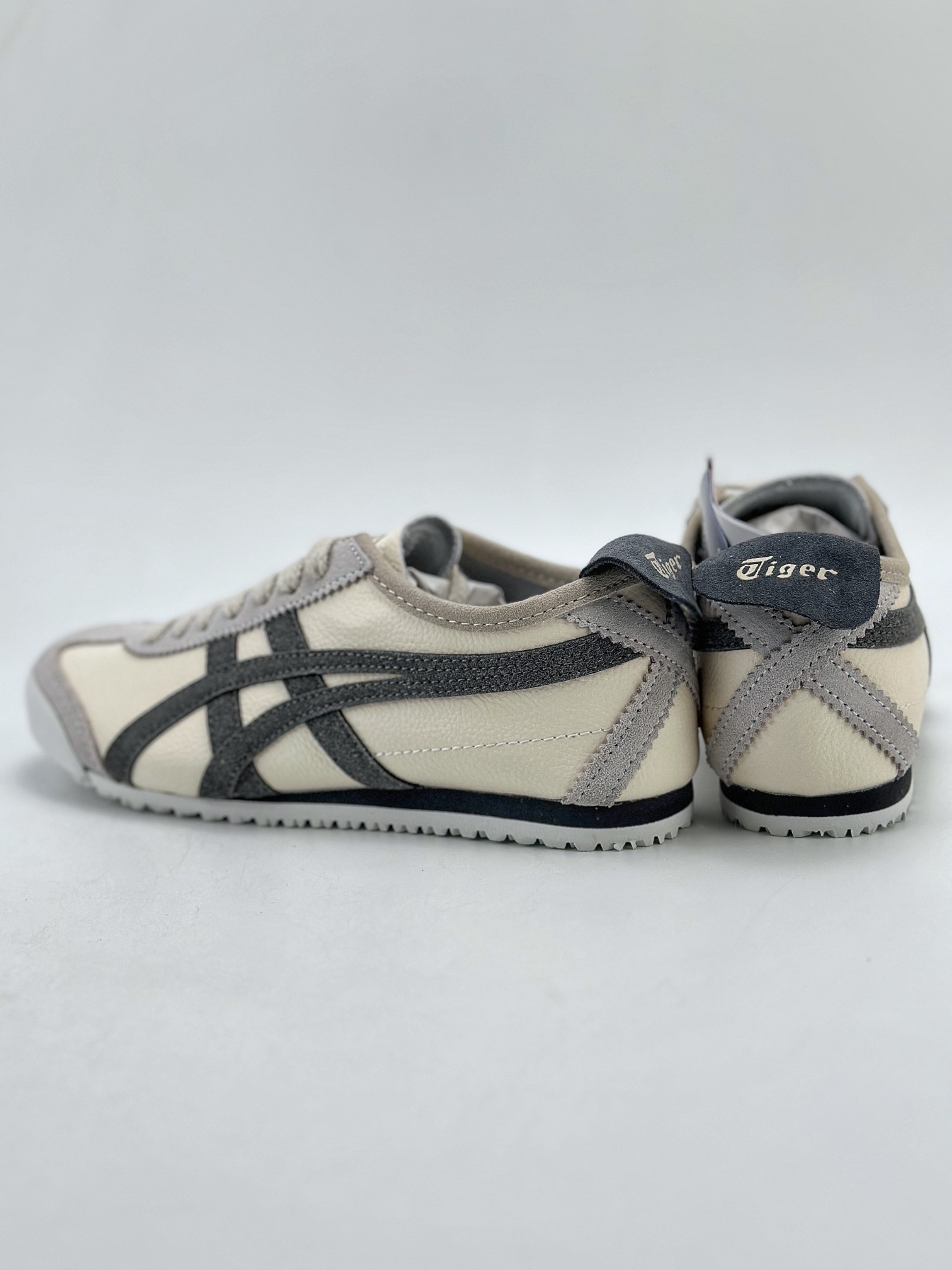 130 Onitsuka Tiger Mexico 66 Paraty 百搭单品 板鞋  1183C076-100