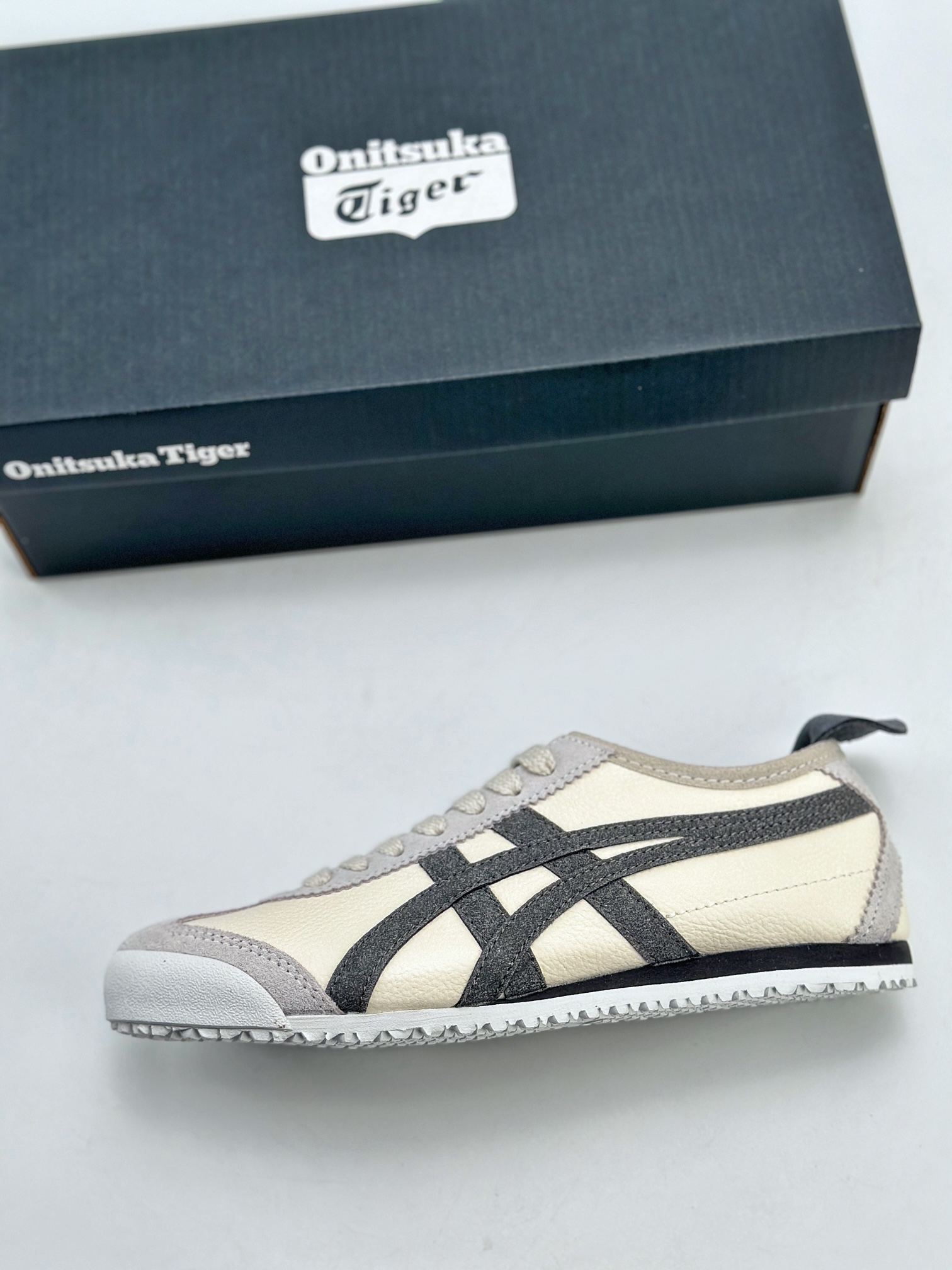 130 Onitsuka Tiger Mexico 66 Paraty 百搭单品 板鞋  1183C076-100