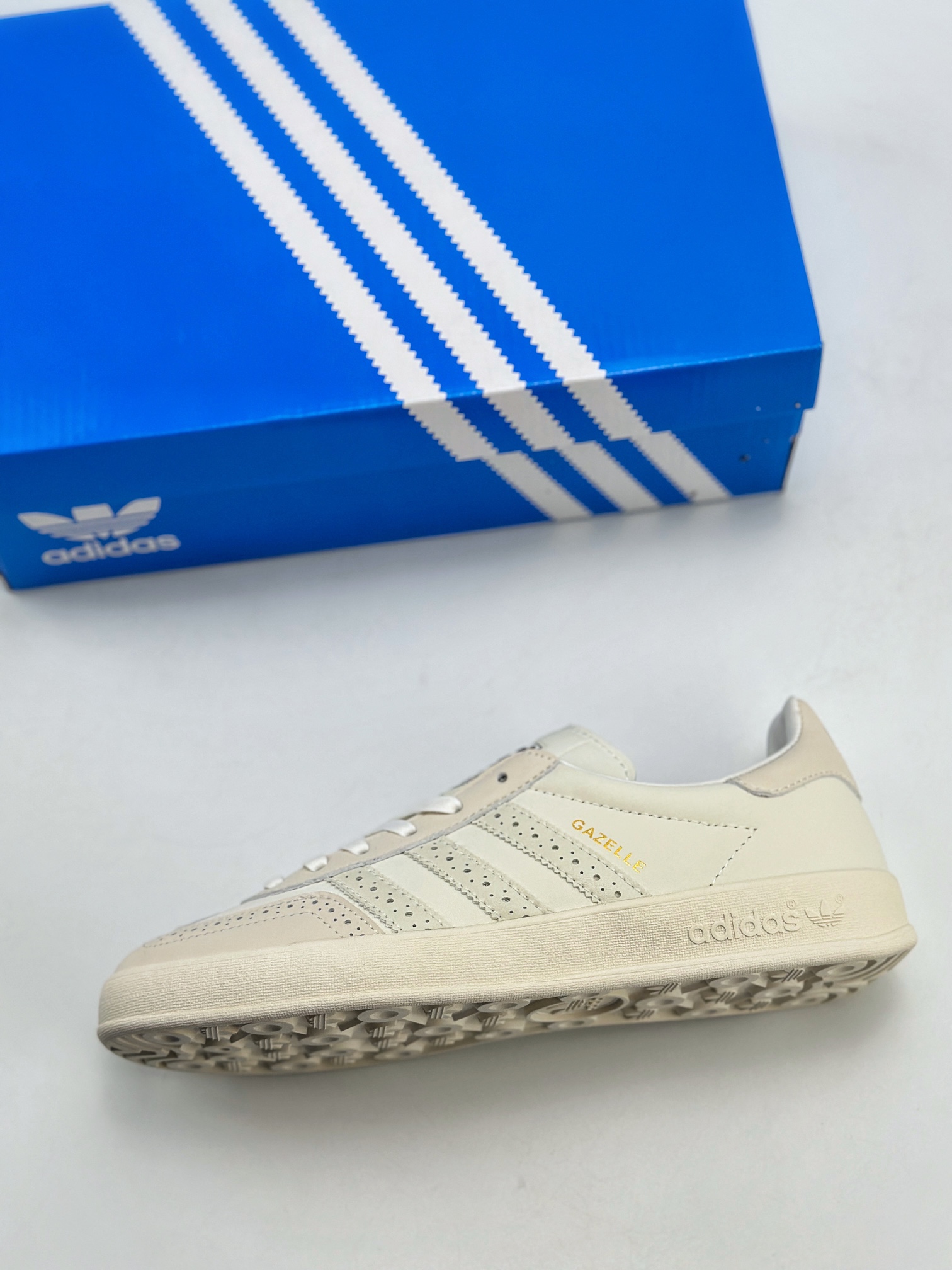 150 adidas Originals Gazelle INdoor 三叶草休闲防滑耐磨低帮板鞋 IE8407