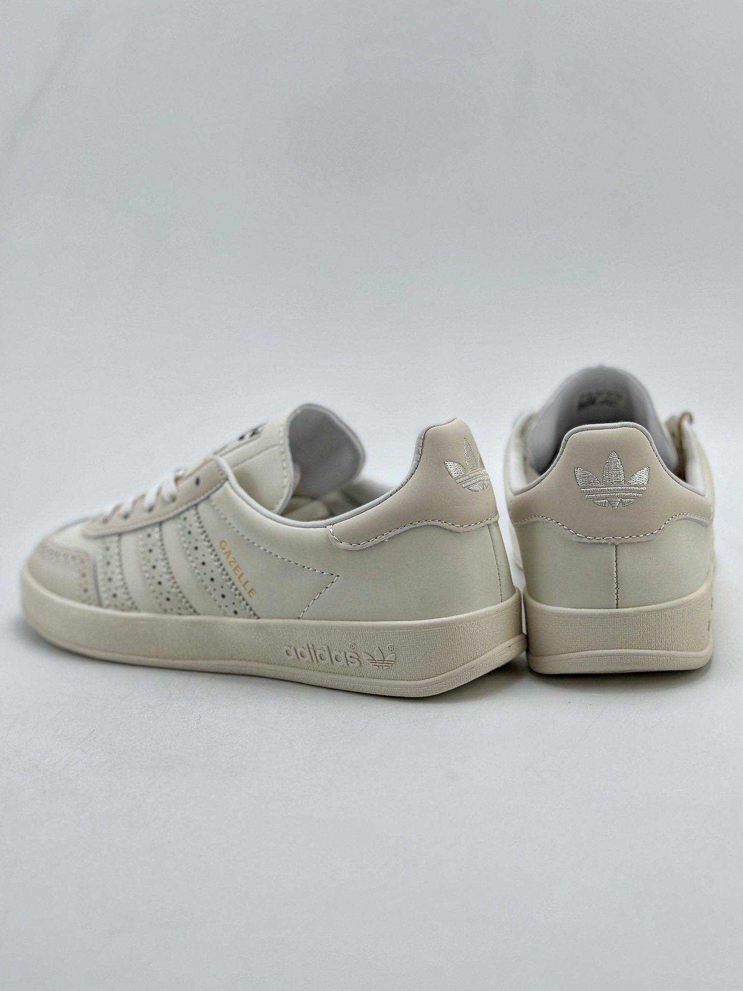 150 adidas Originals Gazelle INdoor 三叶草休闲防滑耐磨低帮板鞋 IE8407