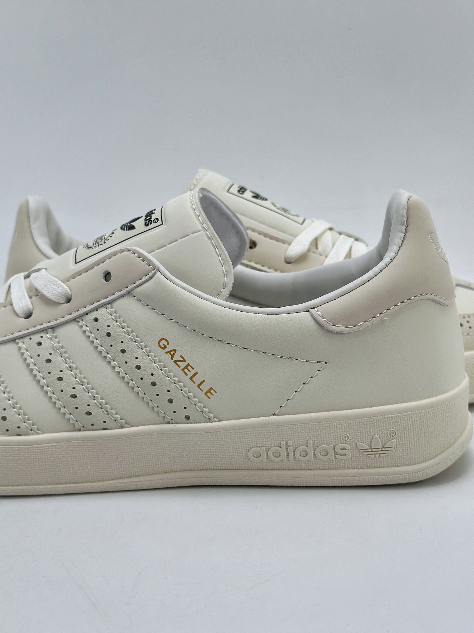 150 adidas Originals Gazelle INdoor 三叶草休闲防滑耐磨低帮板鞋 IE8407