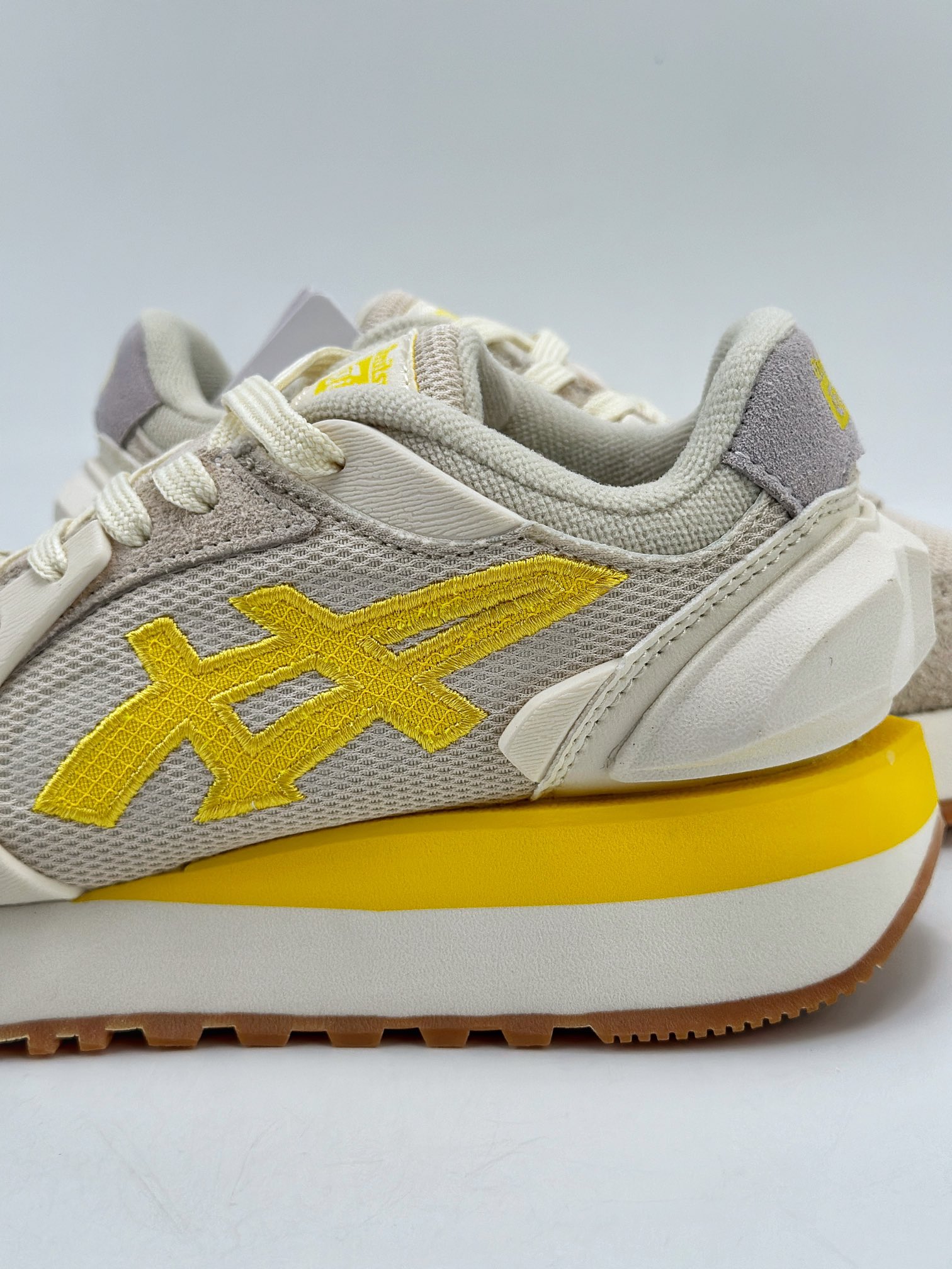 200 Asics Ointsuka Tiger Moage co 亚瑟士鬼冢虎复古经典跑鞋 1183B555-250