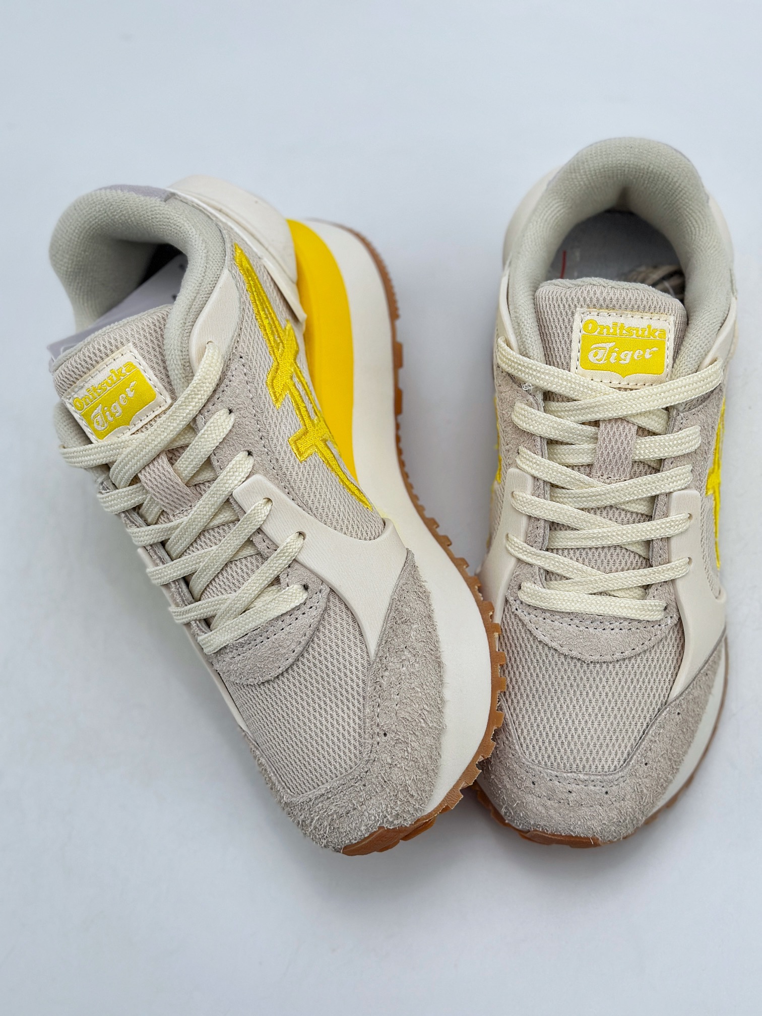 200 Asics Ointsuka Tiger Moage co 亚瑟士鬼冢虎复古经典跑鞋 1183B555-250