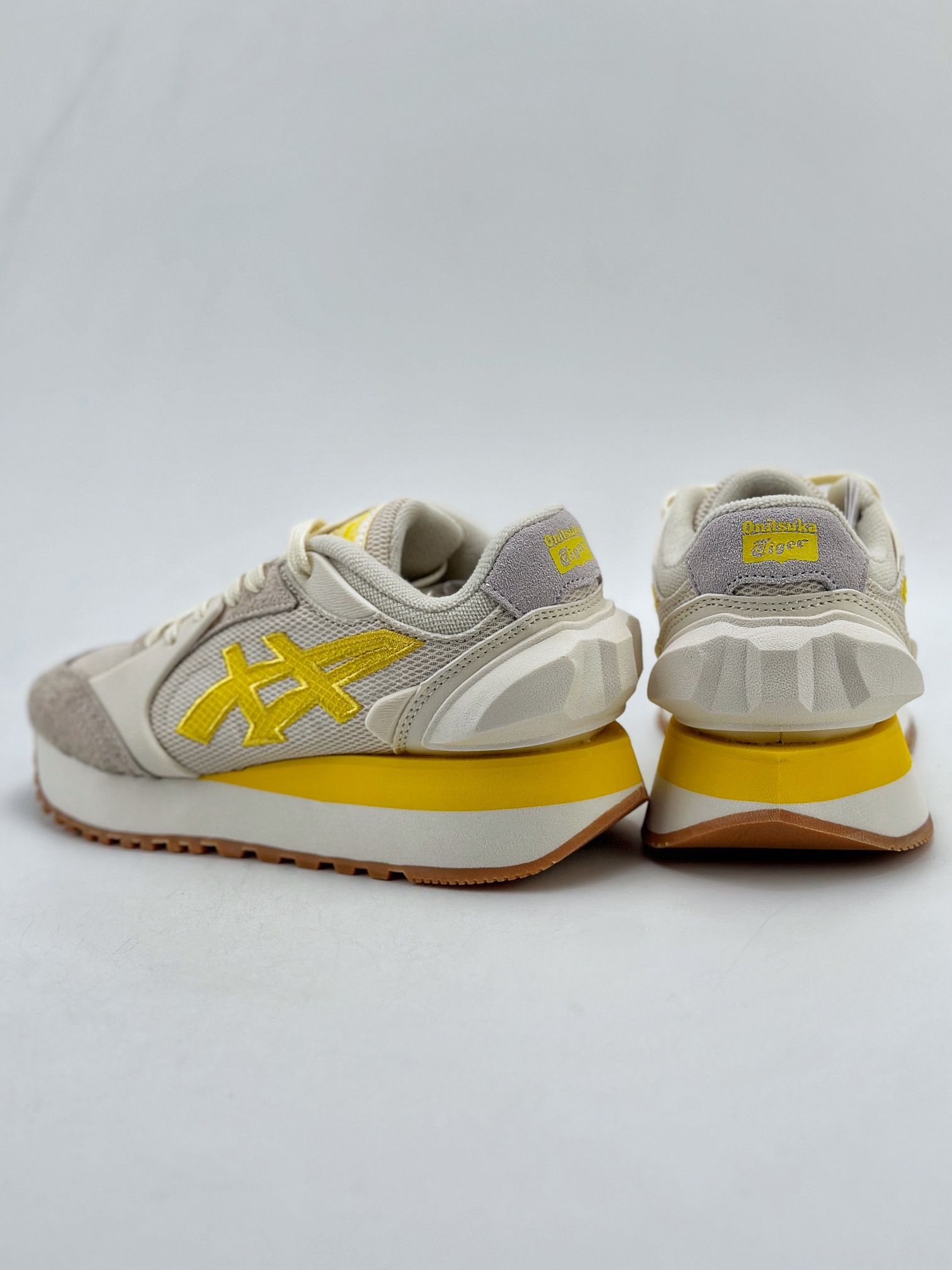 200 Asics Ointsuka Tiger Moage co 亚瑟士鬼冢虎复古经典跑鞋 1183B555-250