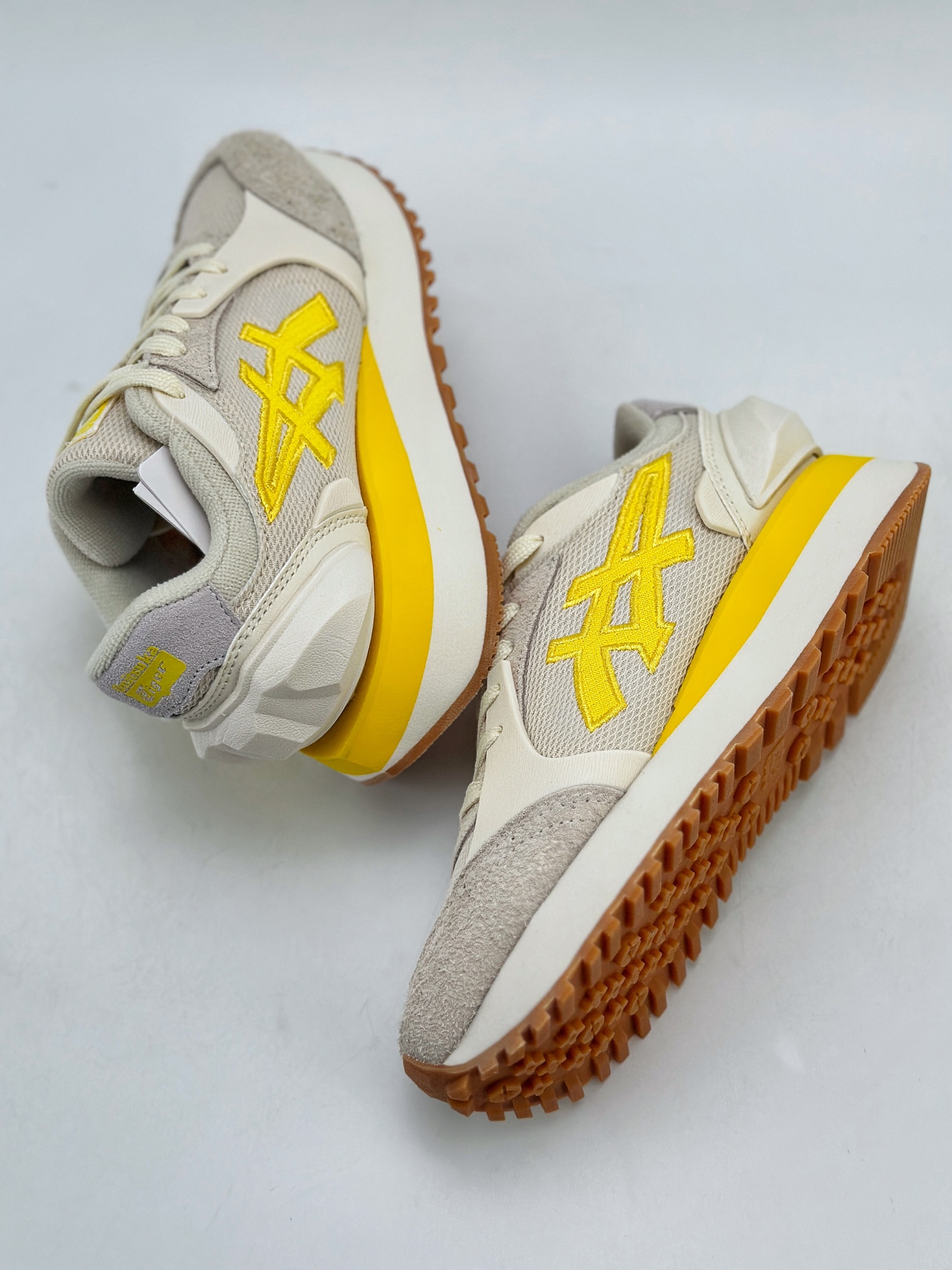 200 Asics Ointsuka Tiger Moage co 亚瑟士鬼冢虎复古经典跑鞋 1183B555-250