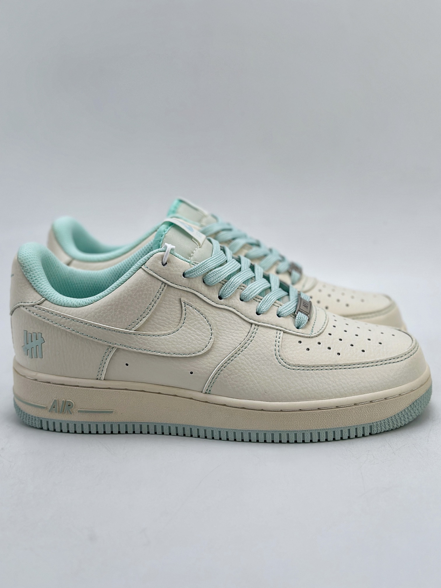 220 Nike Air Force 1 Low 07 x Undefeated 白青