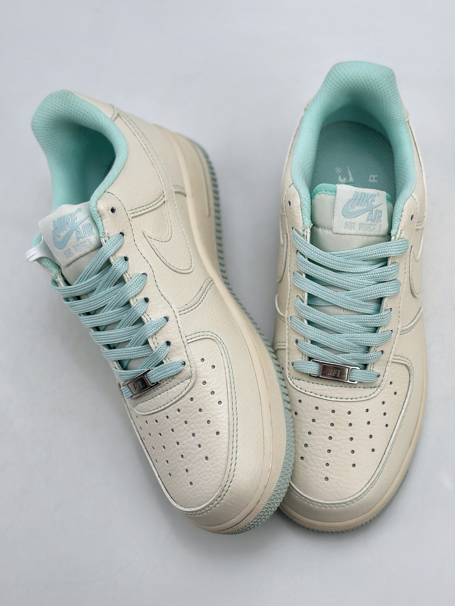 220 Nike Air Force 1 Low 07 x Undefeated 白青