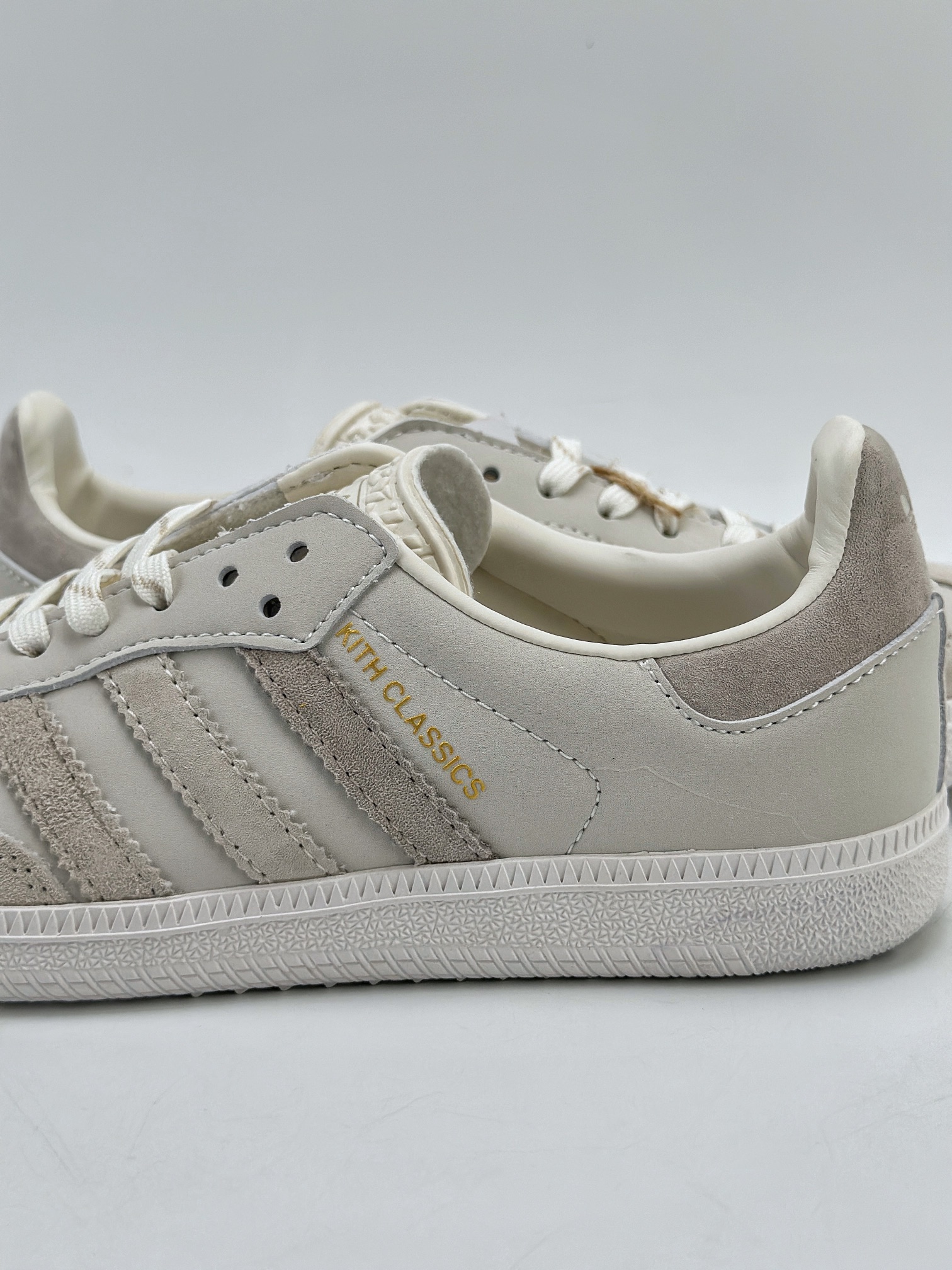 180 adidas Originals Gazelle INdoor x KITH 白灰 三叶草休闲防滑耐磨低帮板鞋 IH0090