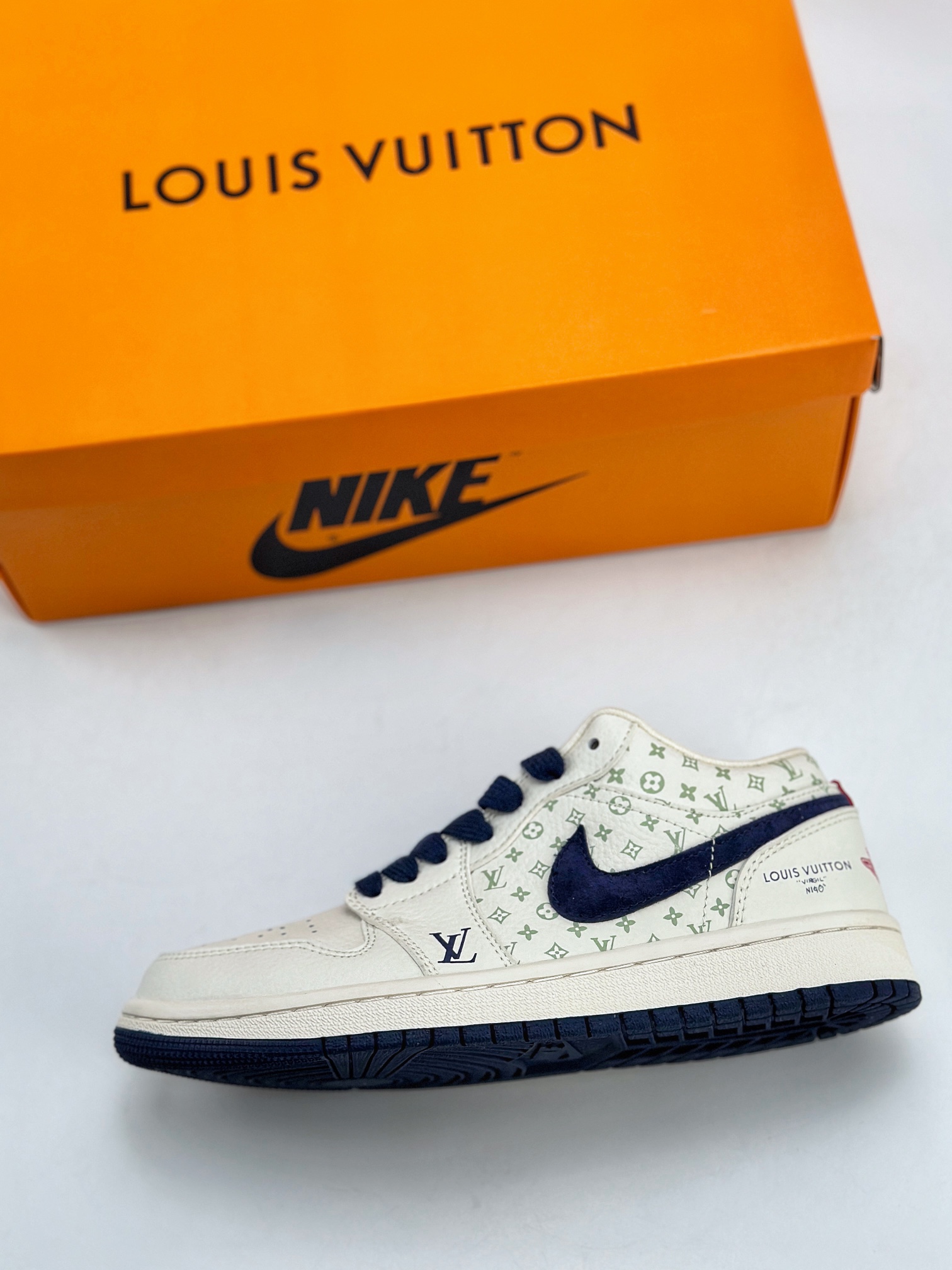 280 Air Jordan 1 Retro Low x Louis Vuitton 白蓝红 WG8850-001