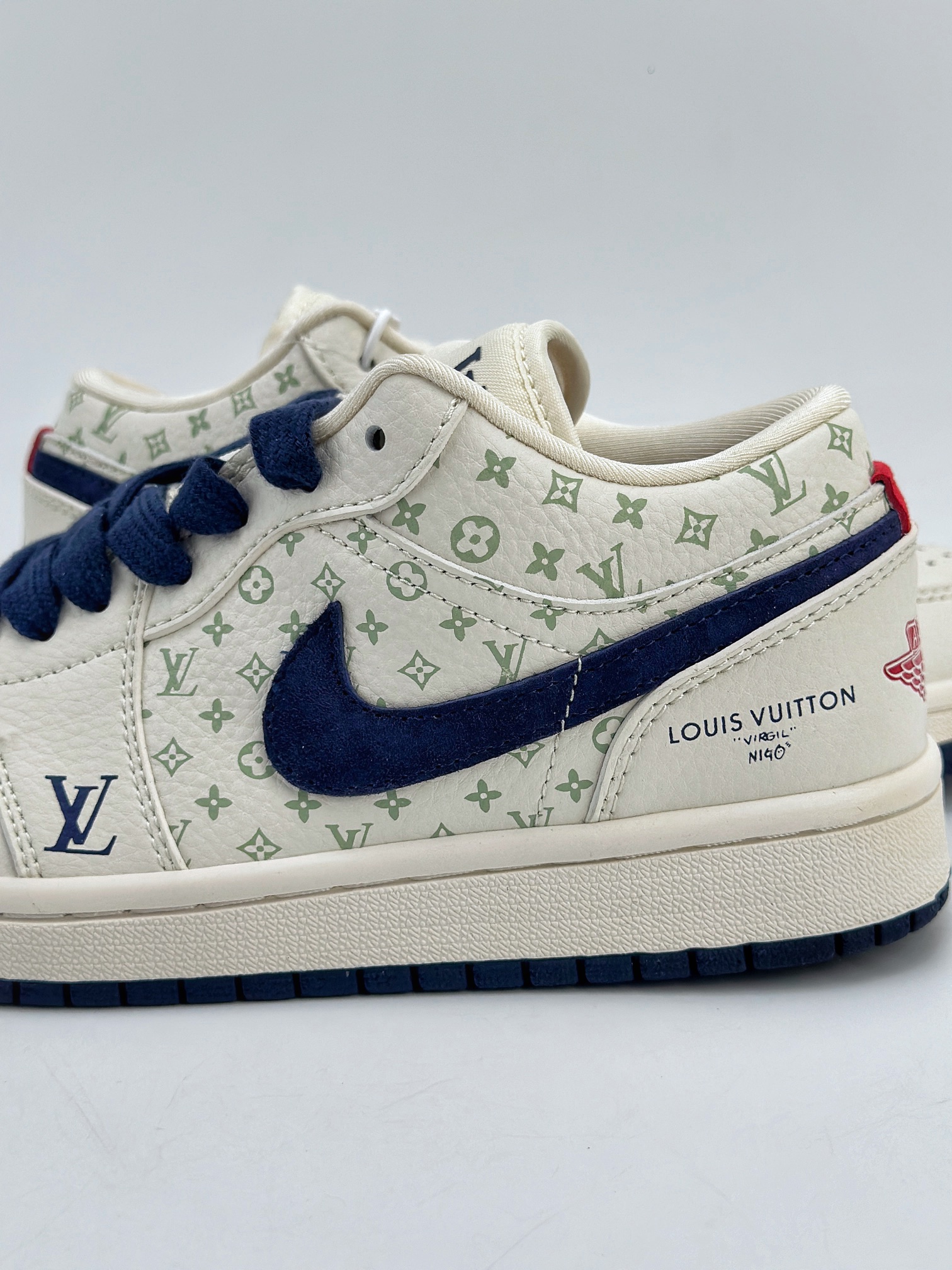 280 Air Jordan 1 Retro Low x Louis Vuitton 白蓝红 WG8850-001