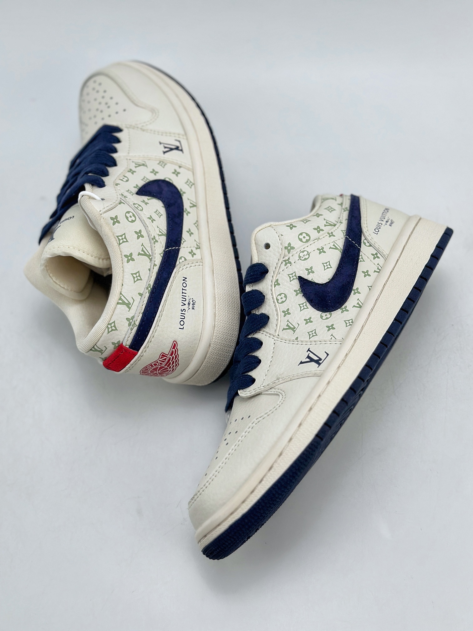 280 Air Jordan 1 Retro Low x Louis Vuitton 白蓝红 WG8850-001