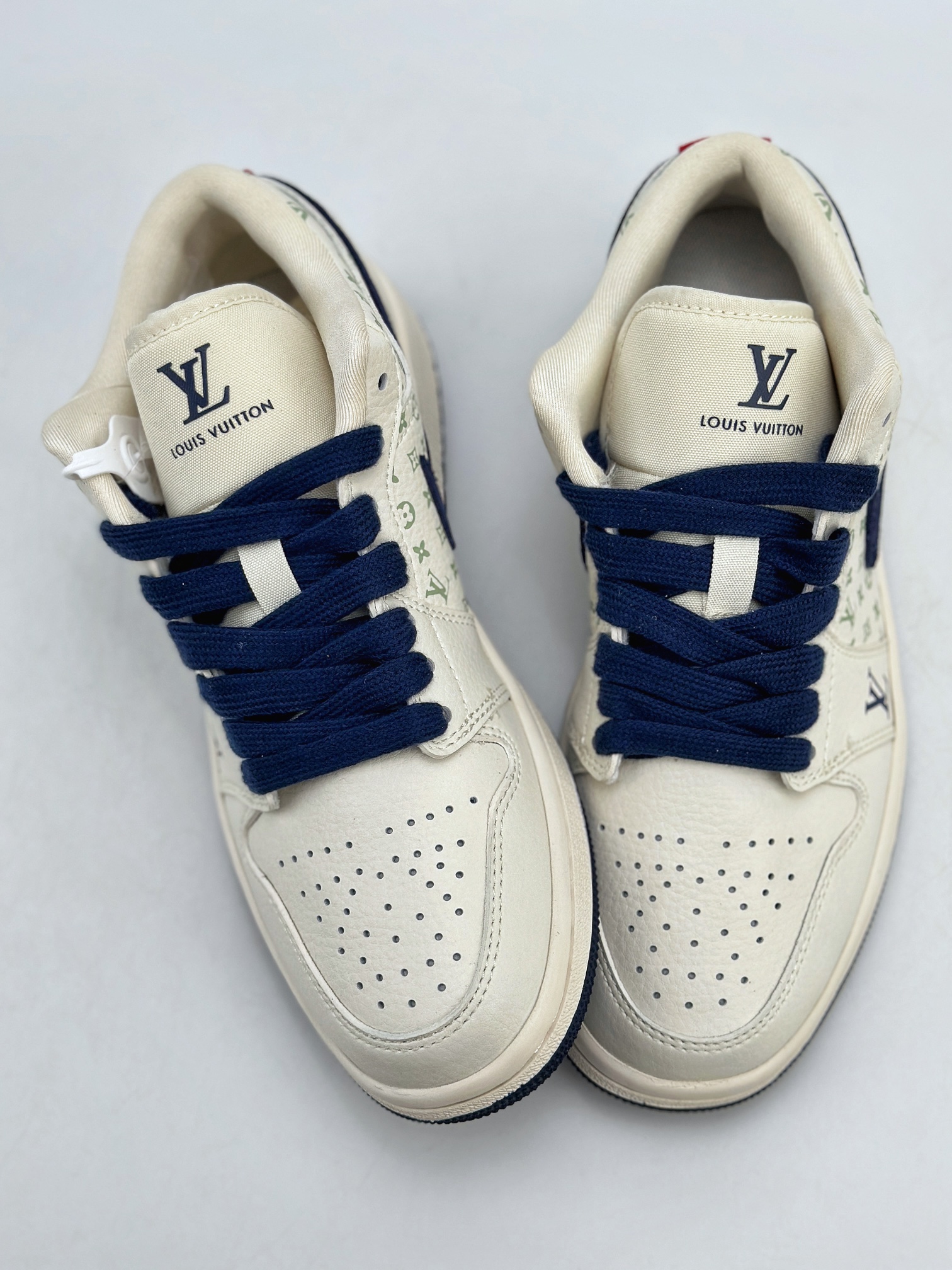 280 Air Jordan 1 Retro Low x Louis Vuitton 白蓝红 WG8850-001