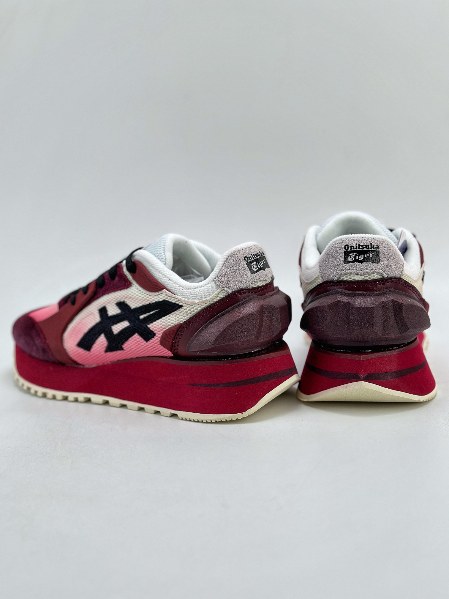 200 Asics Ointsuka Tiger Moage co 亚瑟士鬼冢虎复古经典跑鞋 1183B555-100