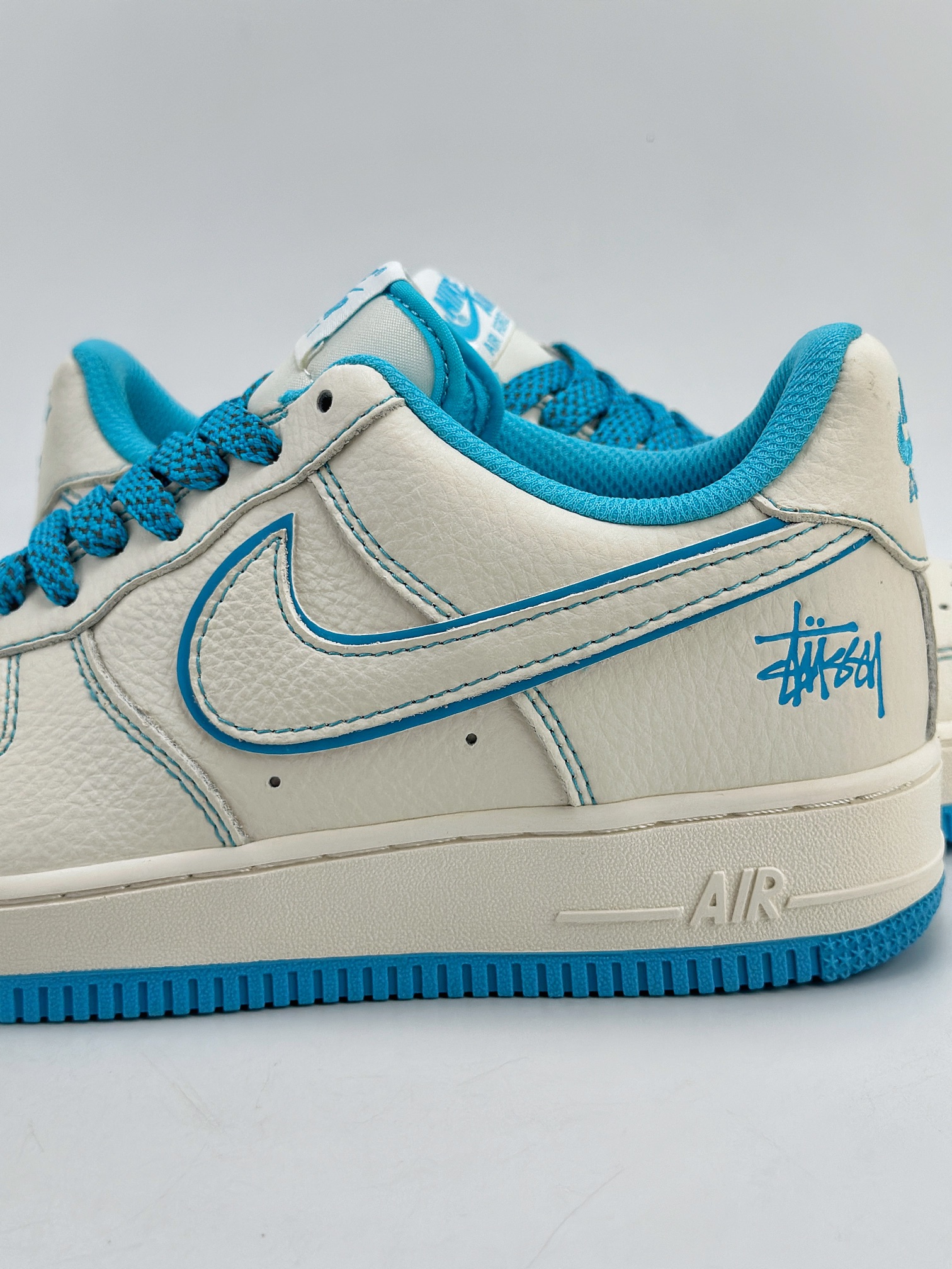 240 Nike Air Force 1 Low 07 x Stussy 白天蓝满天星 UN1635-666