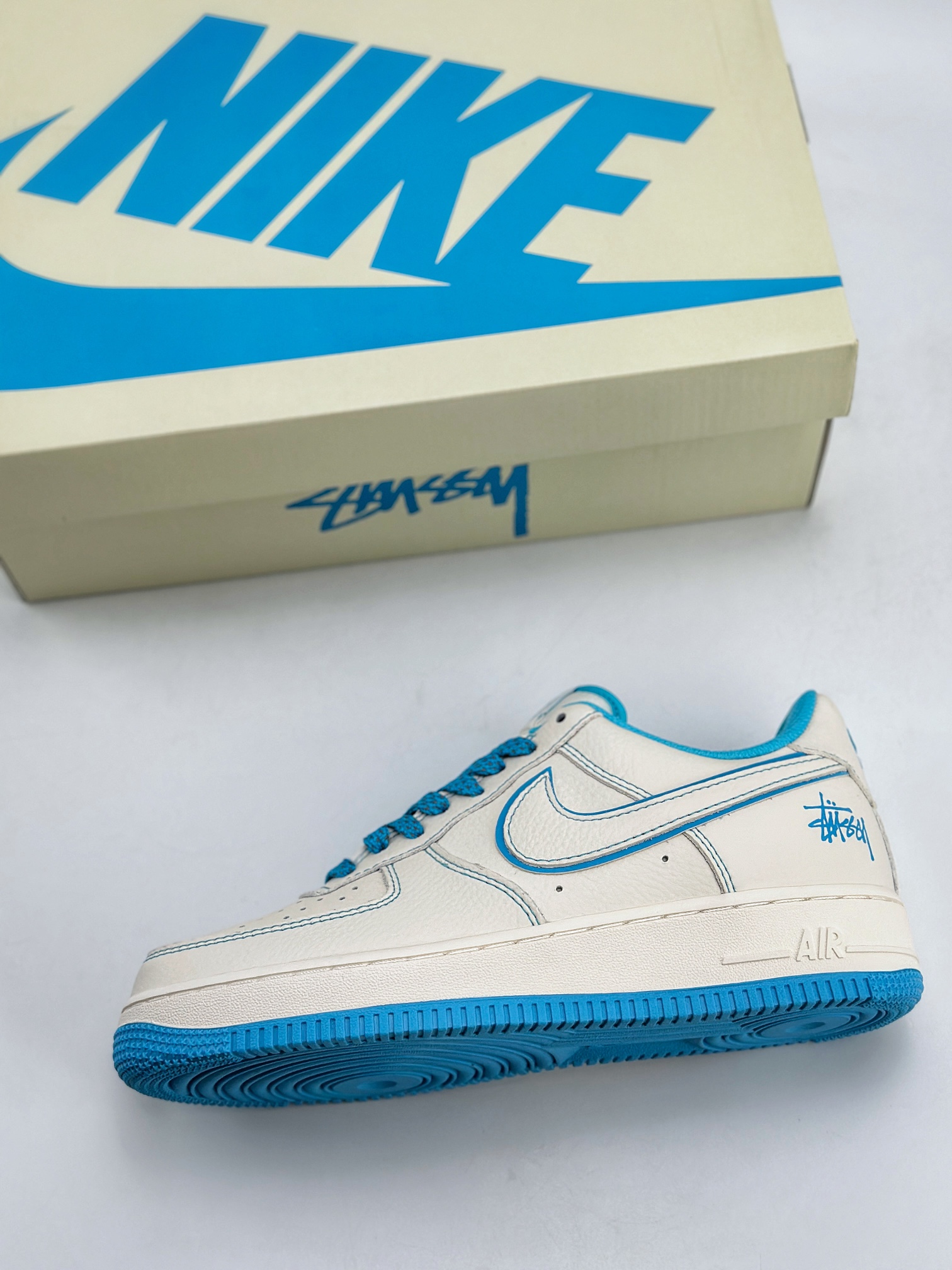 240 Nike Air Force 1 Low 07 x Stussy 白天蓝满天星 UN1635-666