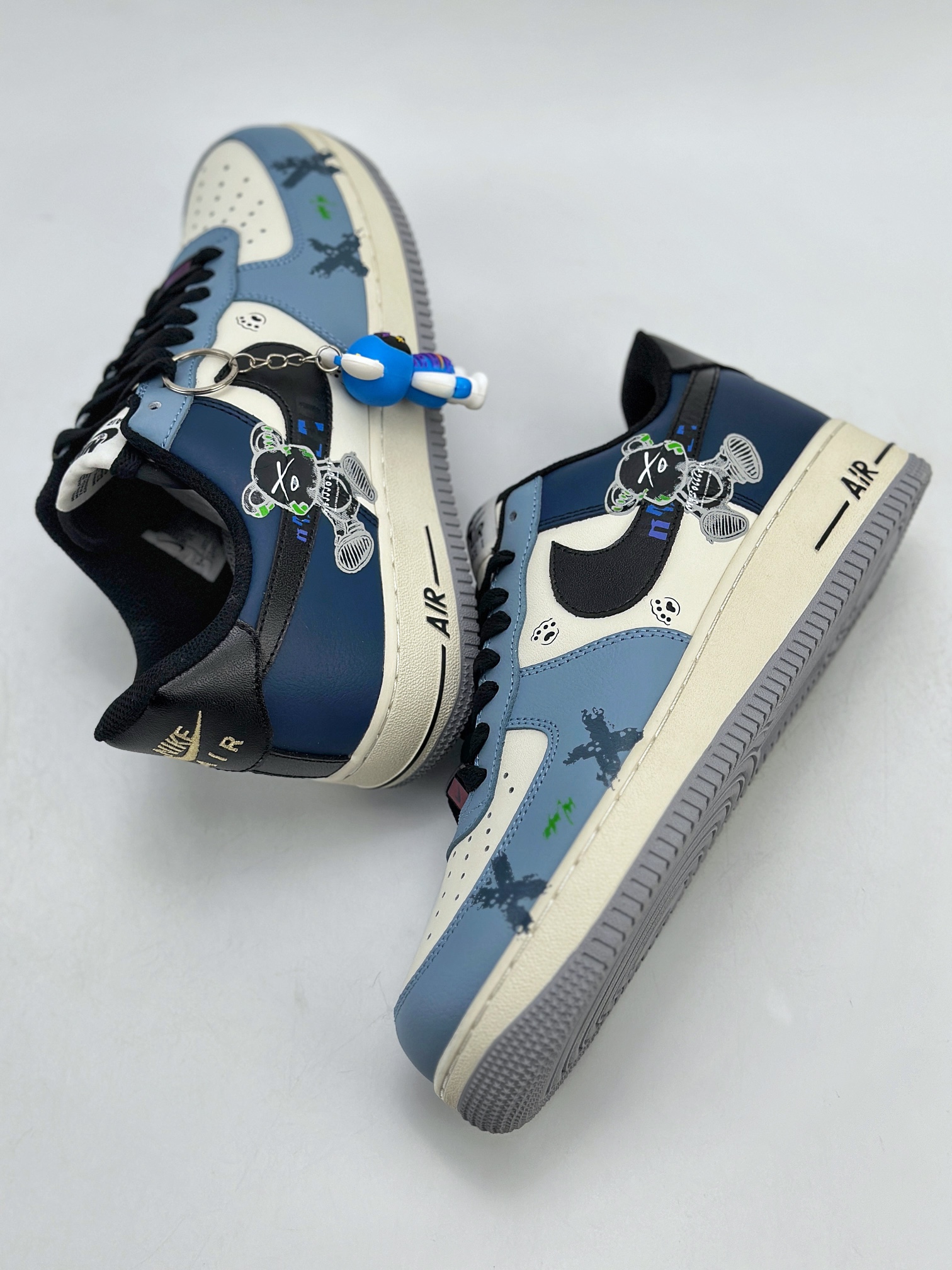 240 Nike Air Force 1 Low 07 XX涂鸦 白黑蓝 XC2351-222