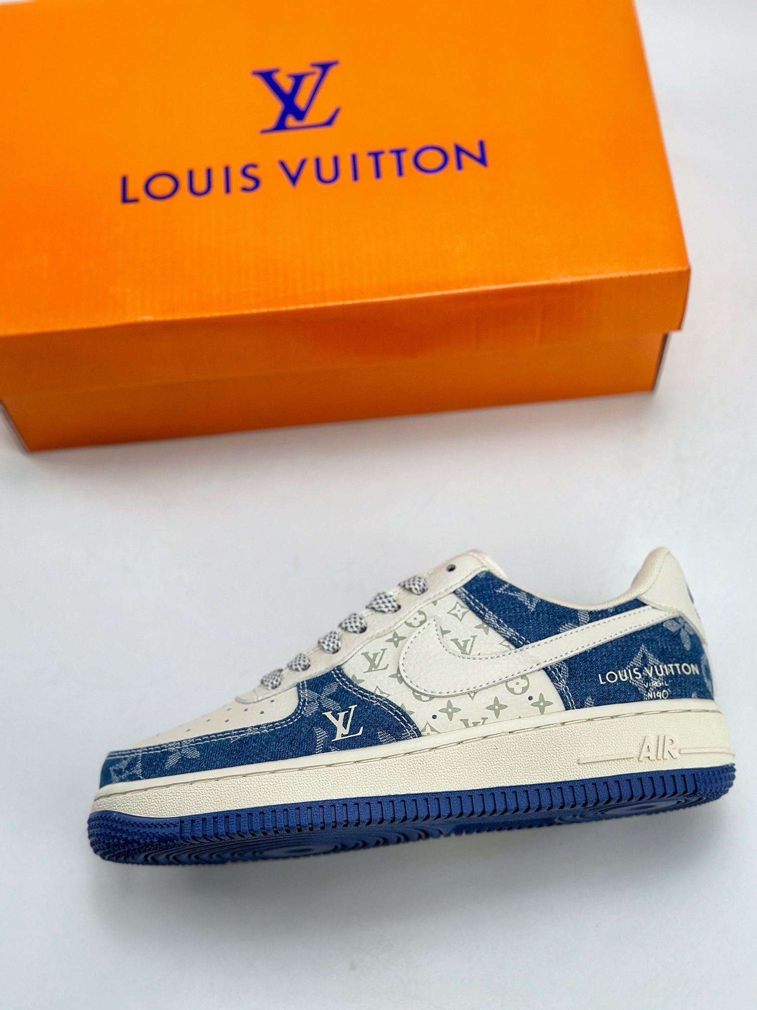 200 Nike Air Force 1 Low 07 x Louis Vuitton 白蓝牛仔 DD8686-400