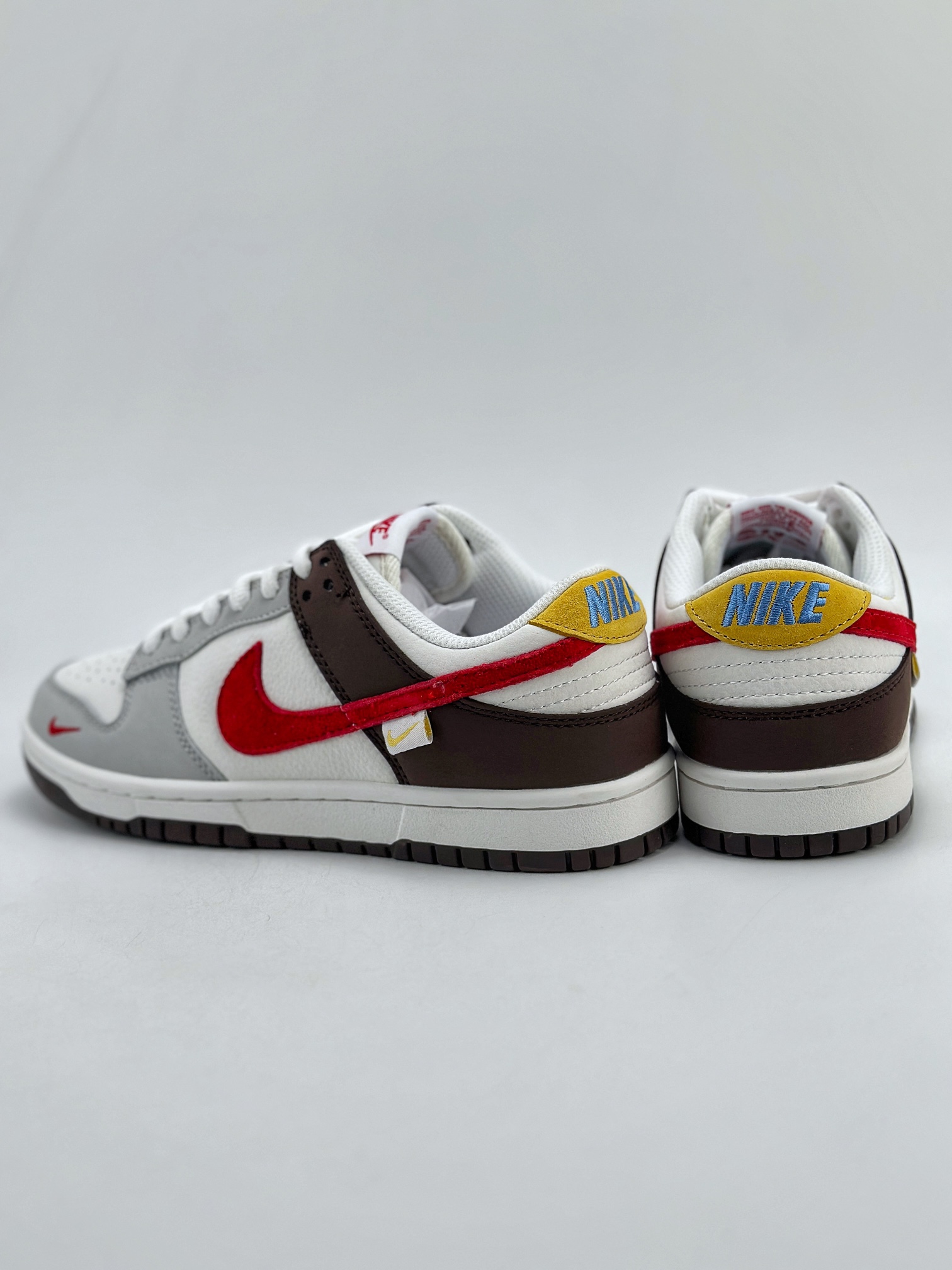 280 Nike SB Dunk Low 白棕灰拼色红钩 GJ8309-932