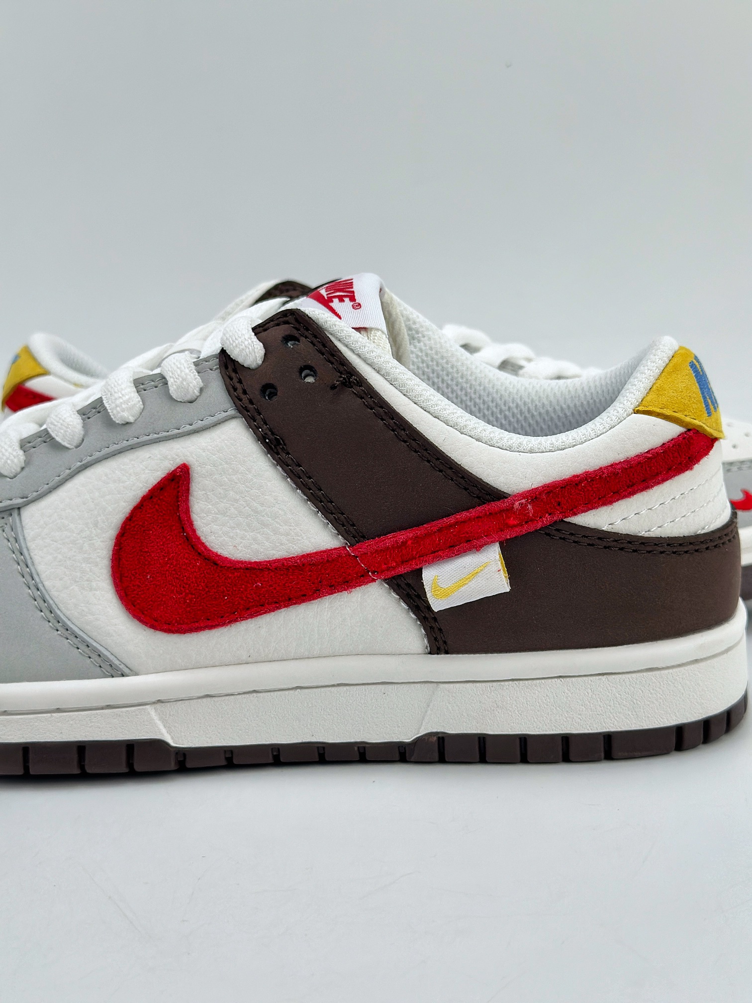 280 Nike SB Dunk Low 白棕灰拼色红钩 GJ8309-932