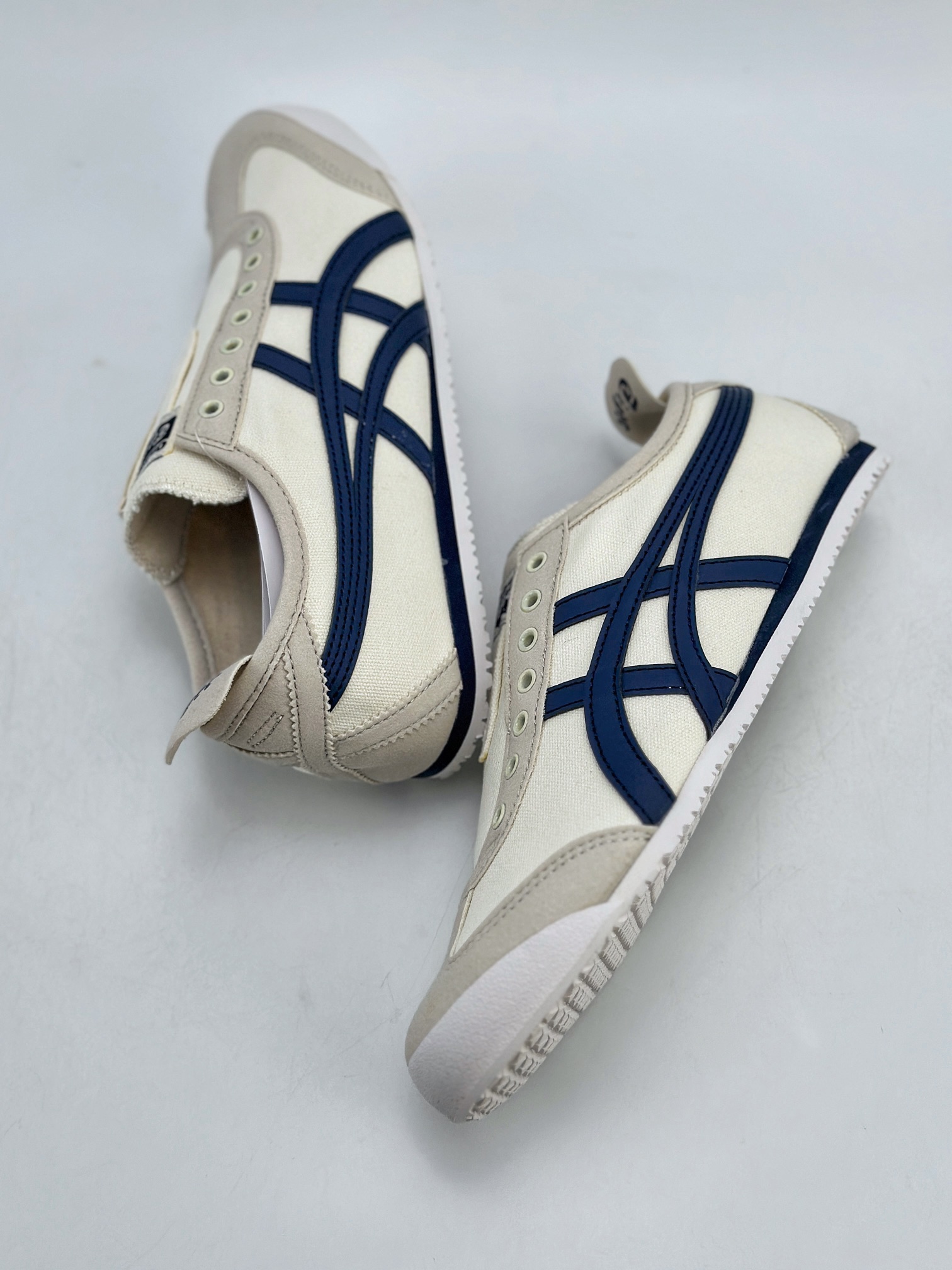 130 Onitsuka Tiger Mexico 66 Paraty 百搭单品 板鞋  1183A360-205