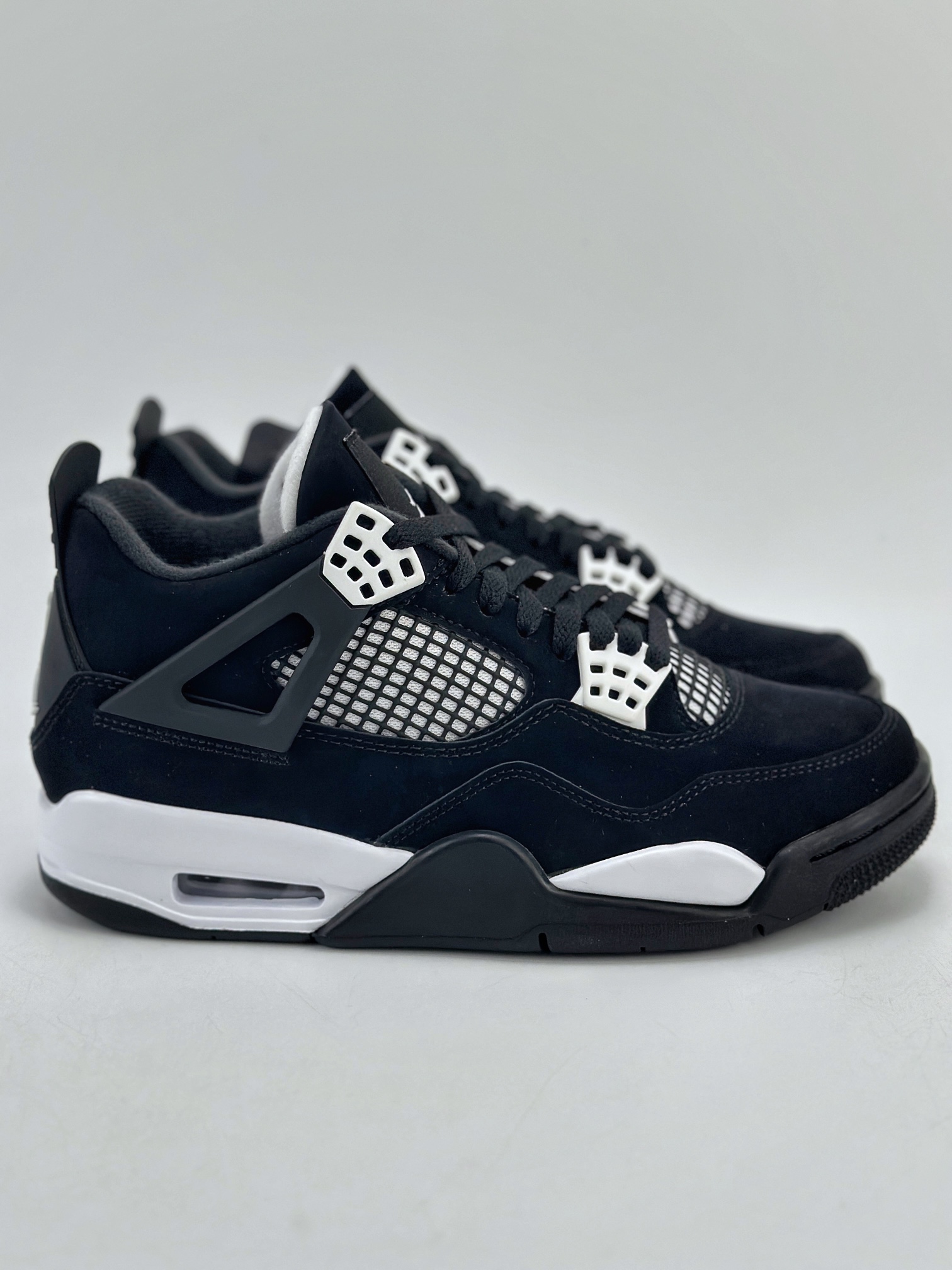 Nike Air Jordan 4 Retro ”White Thunder” Black and White FQ8138-001