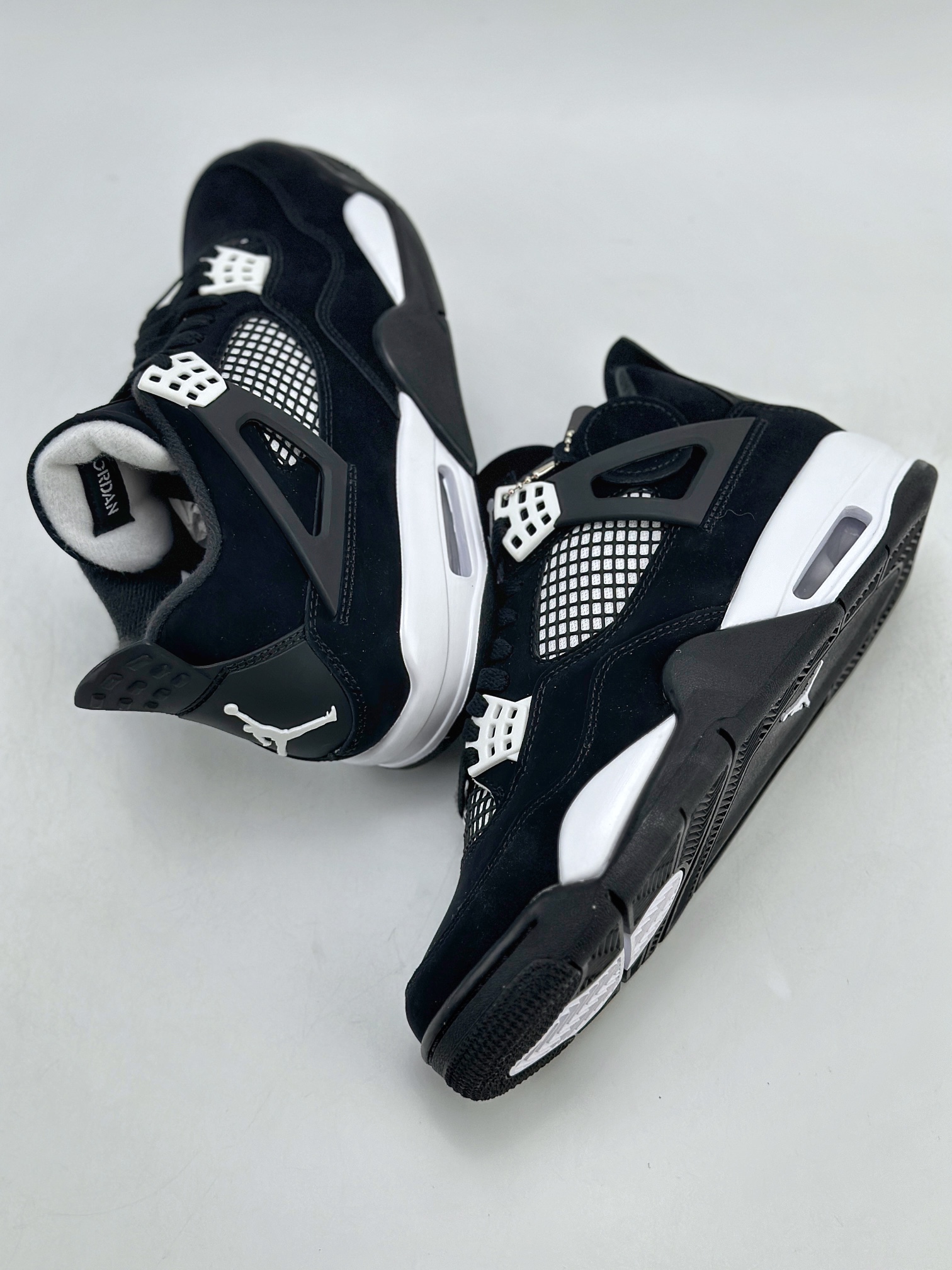 Nike Air Jordan 4 Retro ”White Thunder” Black and White FQ8138-001