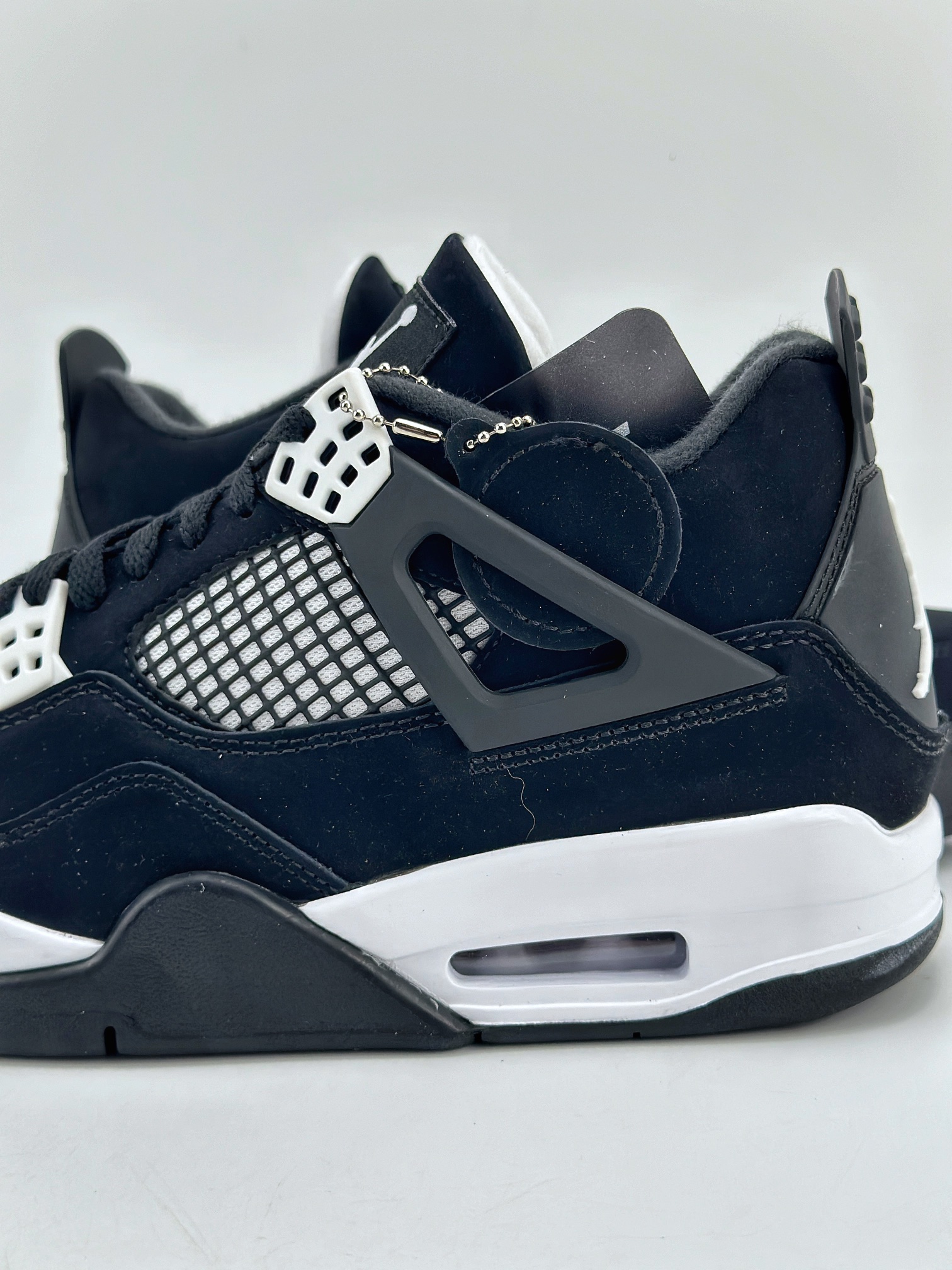 Nike Air Jordan 4 Retro ”White Thunder” Black and White FQ8138-001