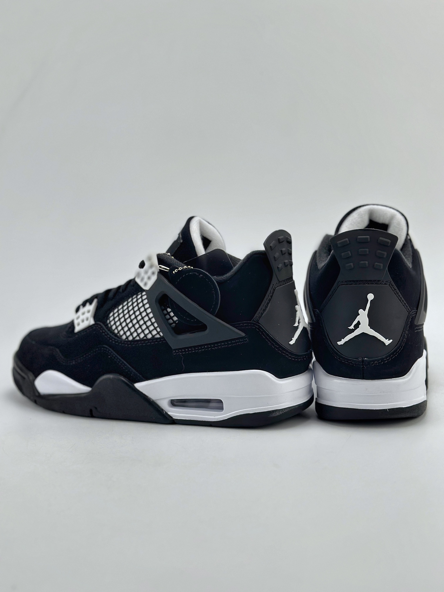 Nike Air Jordan 4 Retro ”White Thunder” Black and White FQ8138-001