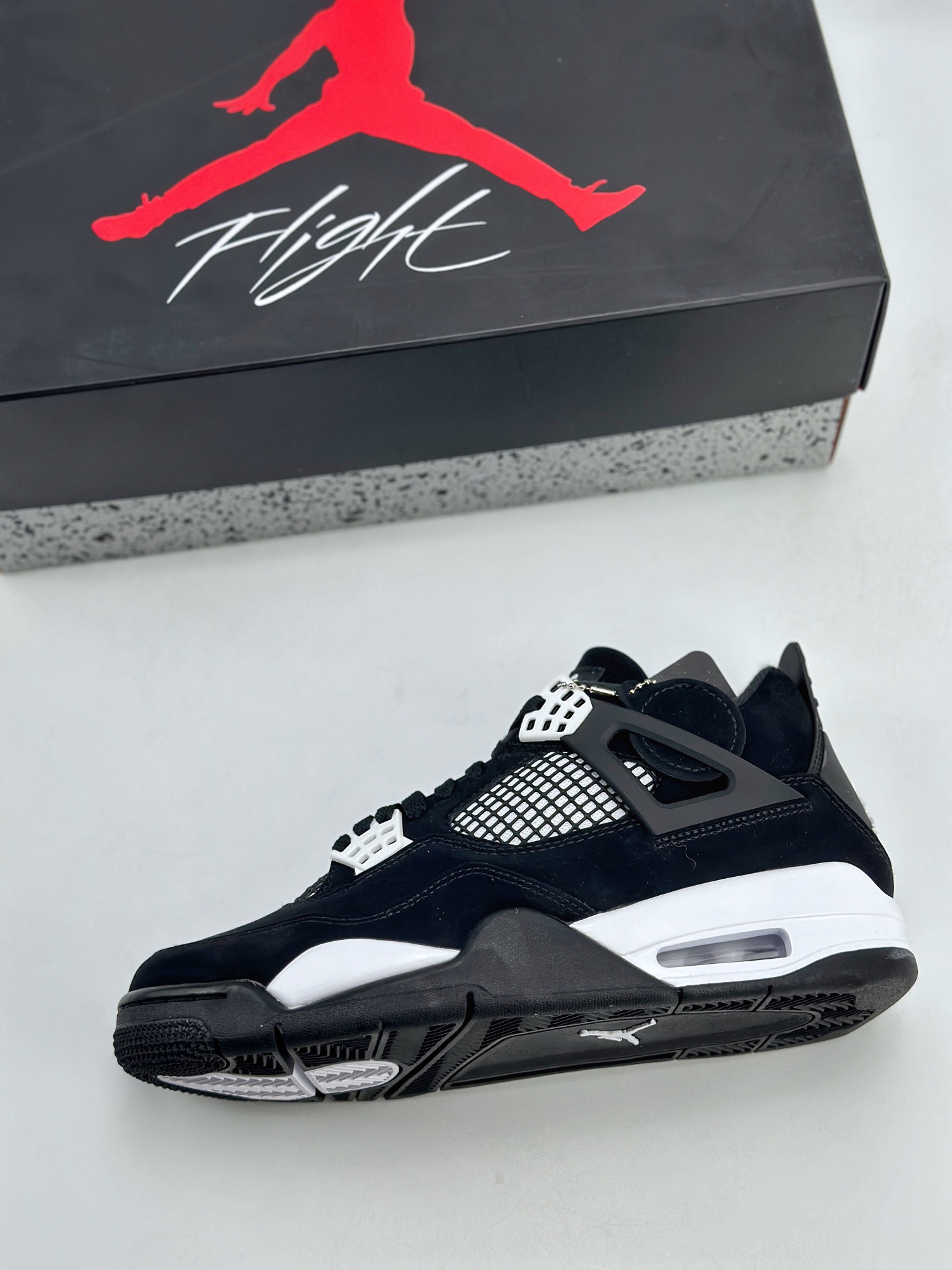 Nike Air Jordan 4 Retro ”White Thunder” Black and White FQ8138-001