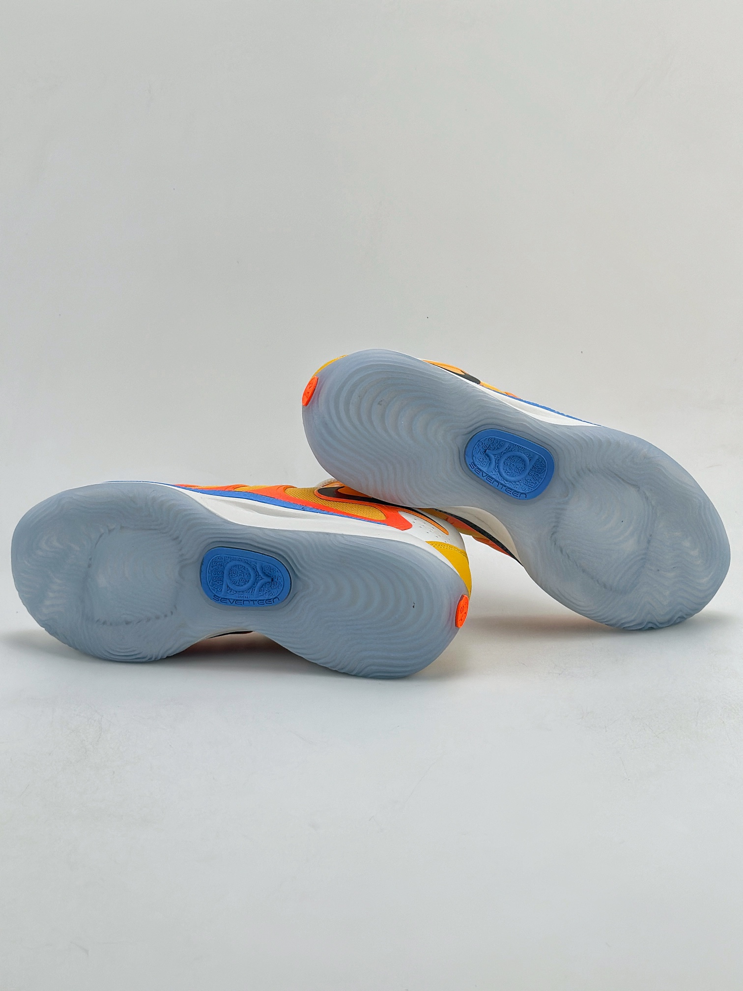 Nike Zoom KD 17 EP version continues the bloated shoe shape of the previous generation FJ9487-700
