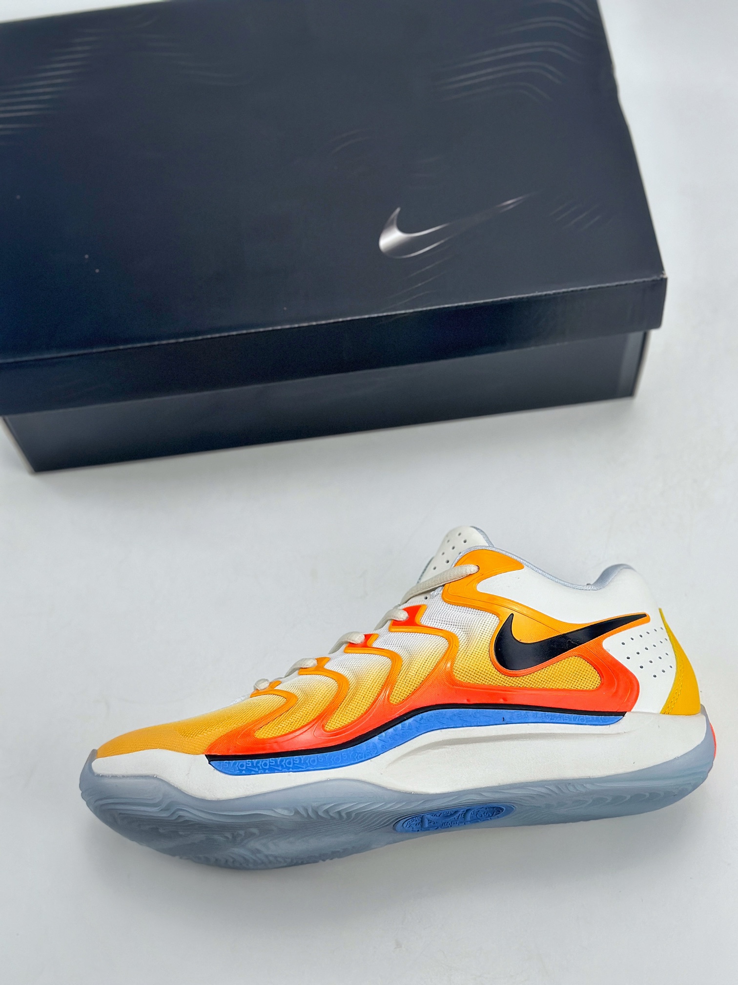 Nike Zoom KD 17 EP version continues the bloated shoe shape of the previous generation FJ9487-700