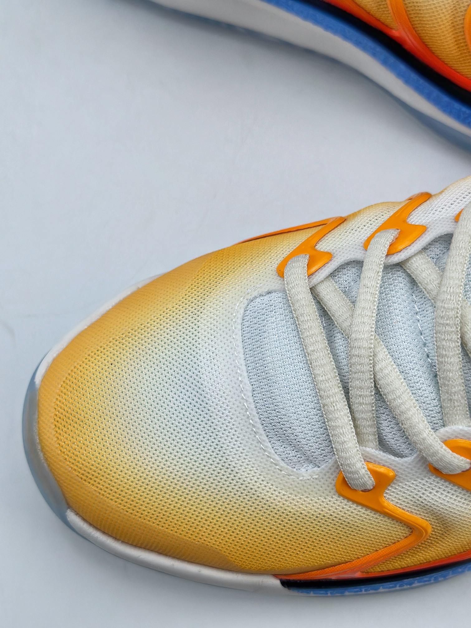 Nike Zoom KD 17 EP version continues the bloated shoe shape of the previous generation FJ9487-700