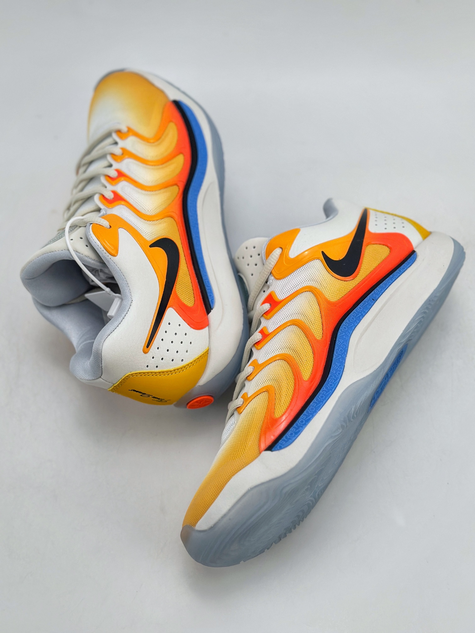 Nike Zoom KD 17 EP version continues the bloated shoe shape of the previous generation FJ9487-700