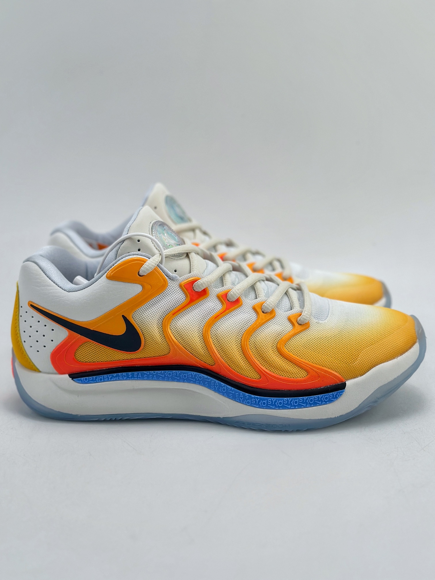 Nike Zoom KD 17 EP version continues the bloated shoe shape of the previous generation FJ9487-700