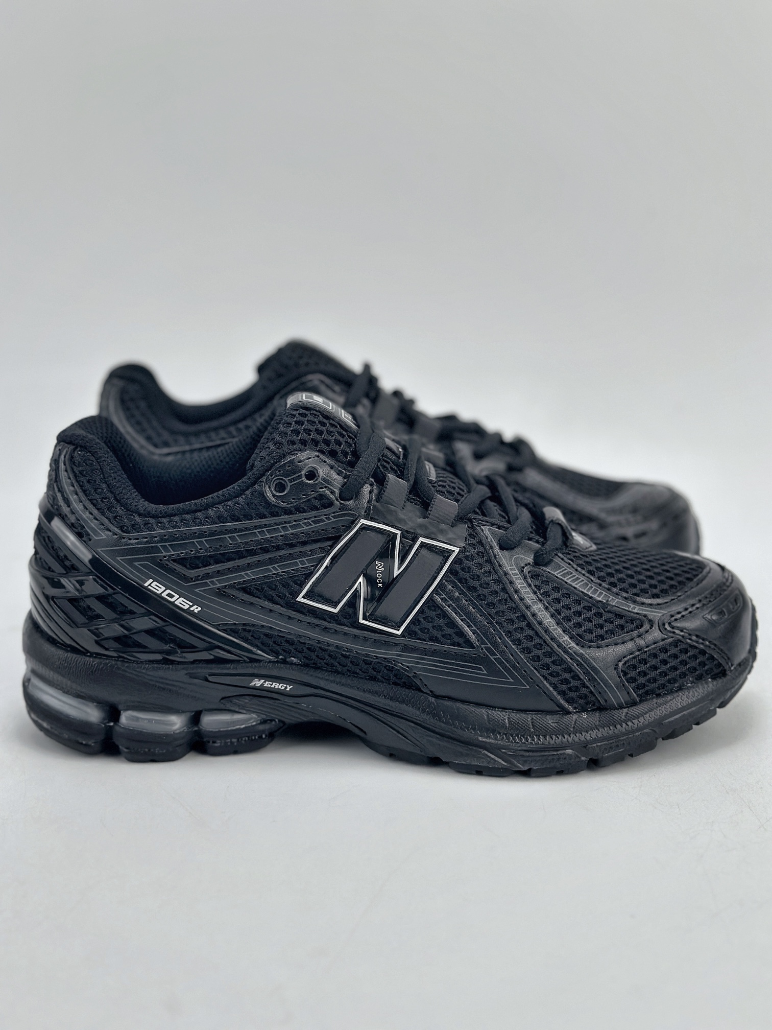 180 New Balance M1906系列 复古单品宝藏老爹鞋款 M1906RJB