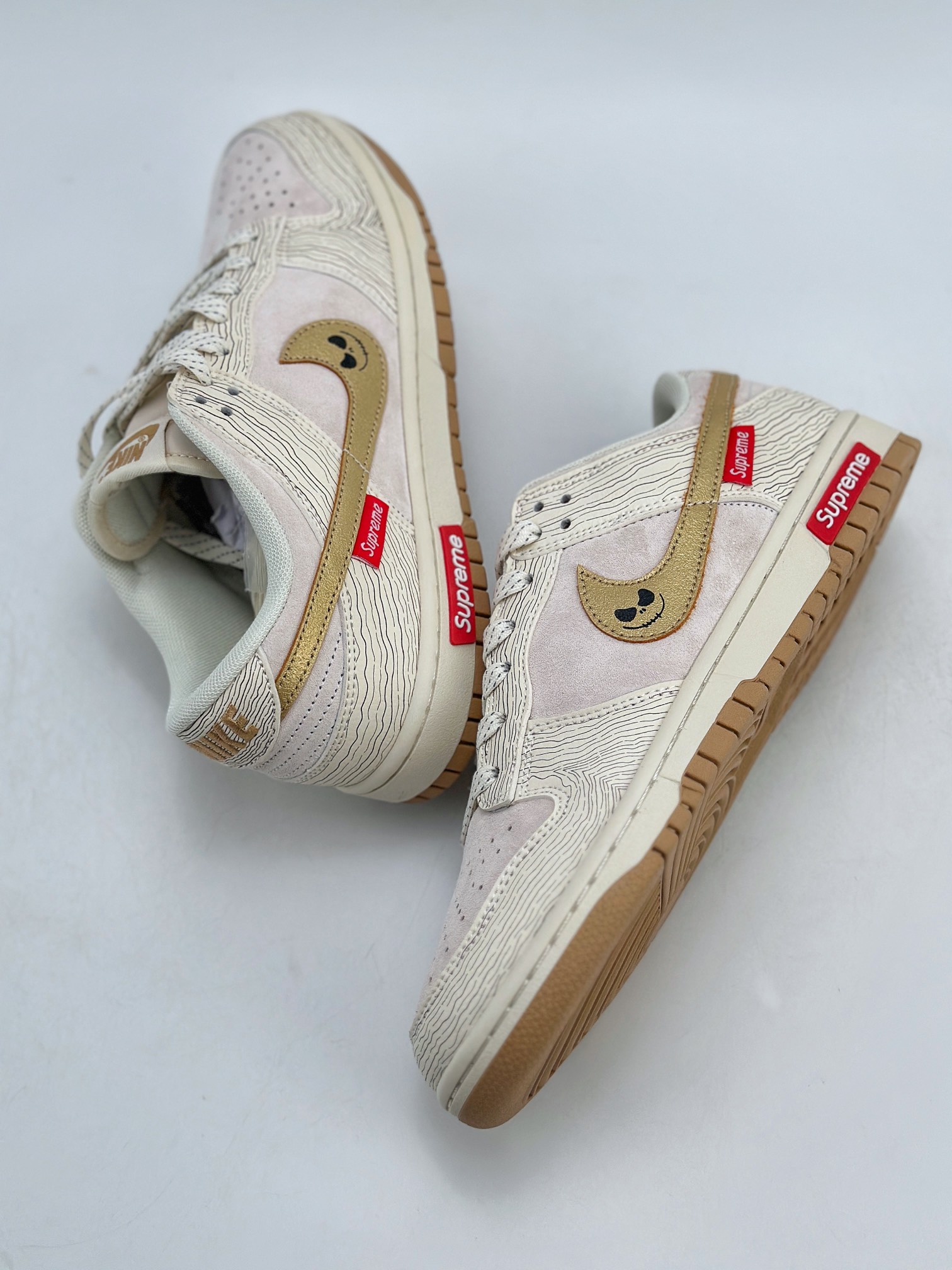 Nike SB Dunk Low x Supreme White Brown Red Ghost Face XD6188-035