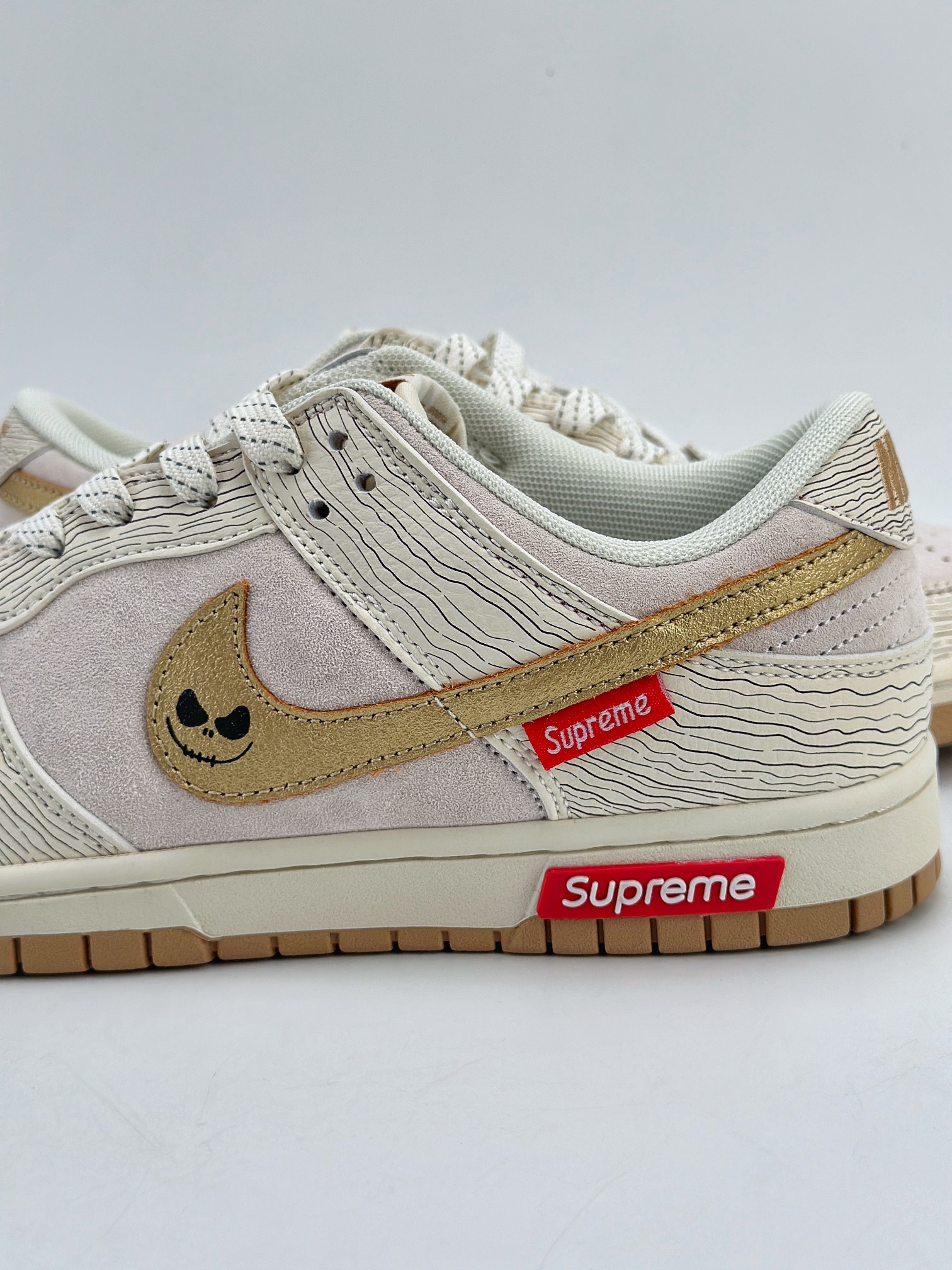 Nike SB Dunk Low x Supreme White Brown Red Ghost Face XD6188-035