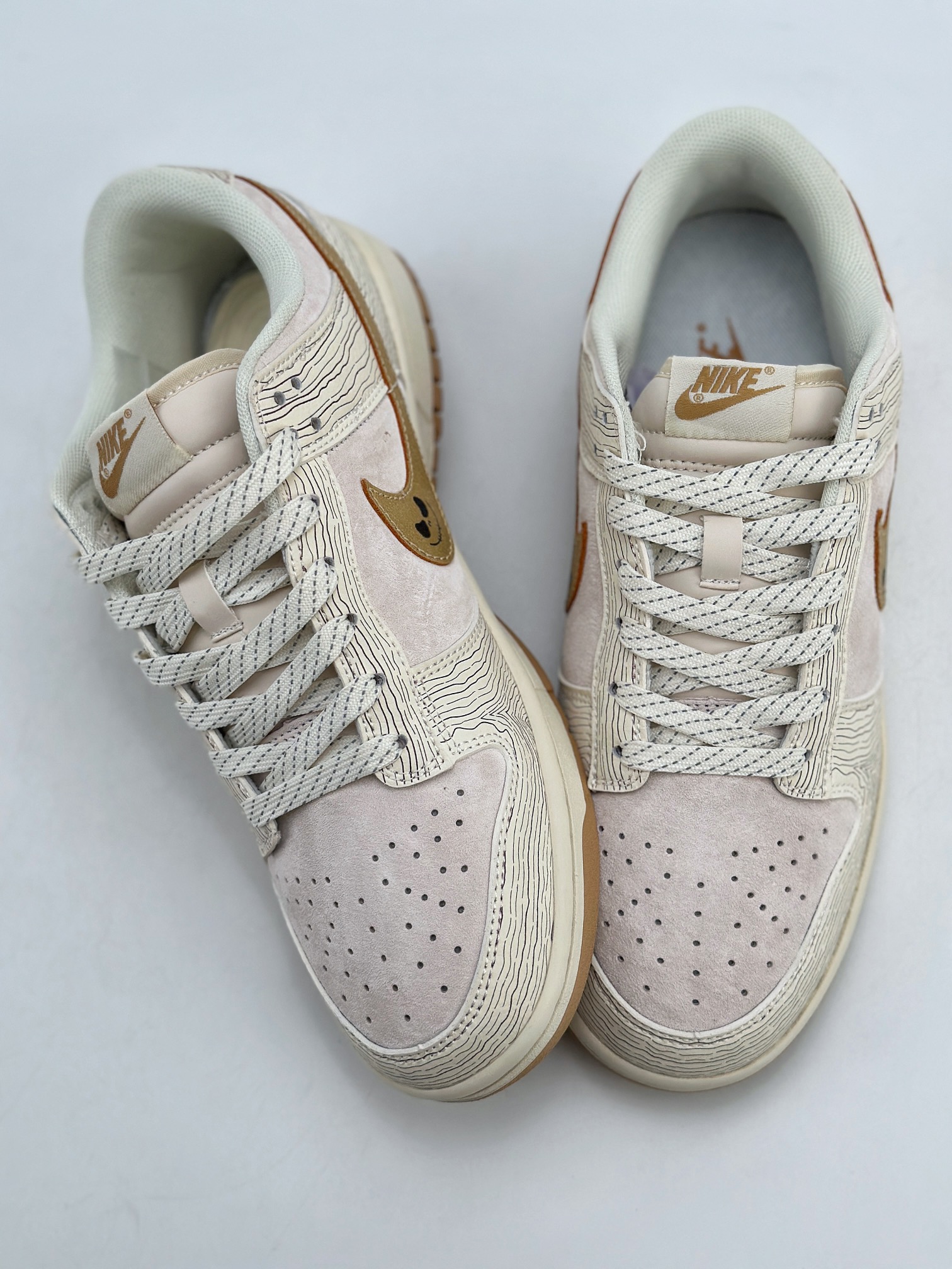 Nike SB Dunk Low x Supreme White Brown Red Ghost Face XD6188-035