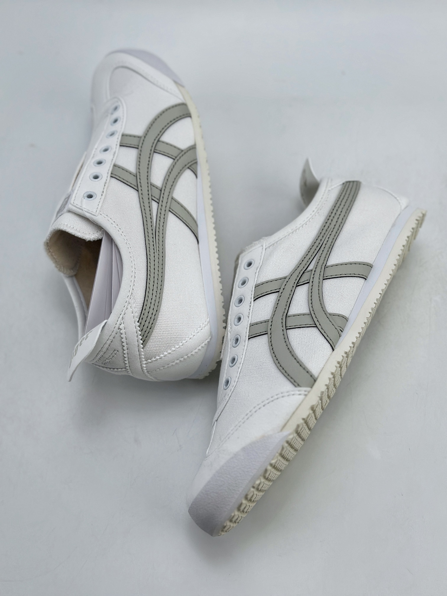 130 Onitsuka Tiger Mexico 66 Paraty 百搭单品 板鞋 1183A360-103