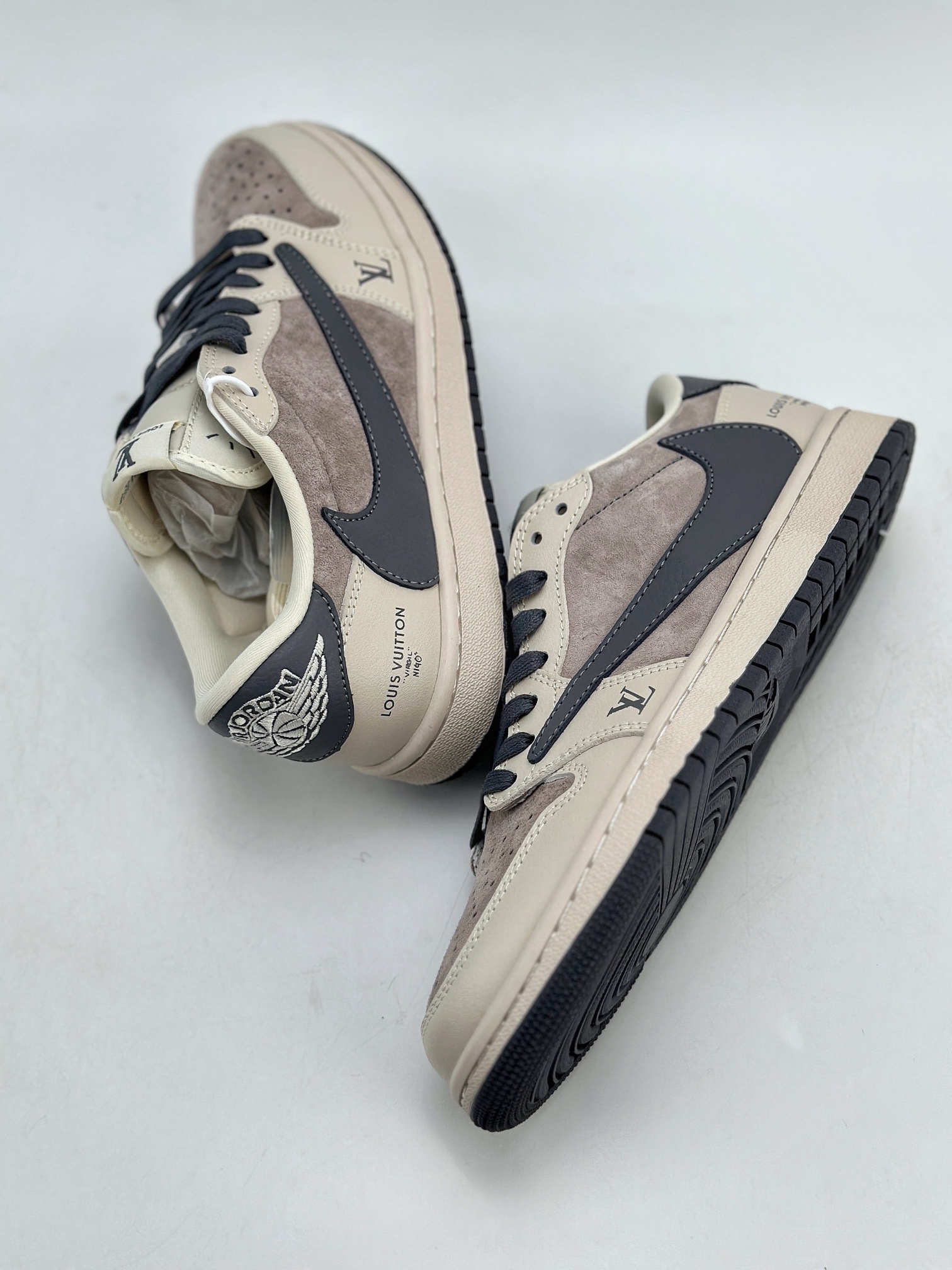 280 Travis Scott x Nike Air Jordan 1 Low x Louis Vuitton Air Jordan 1 Low 反转翻毛灰棕倒钩 LX1988-102