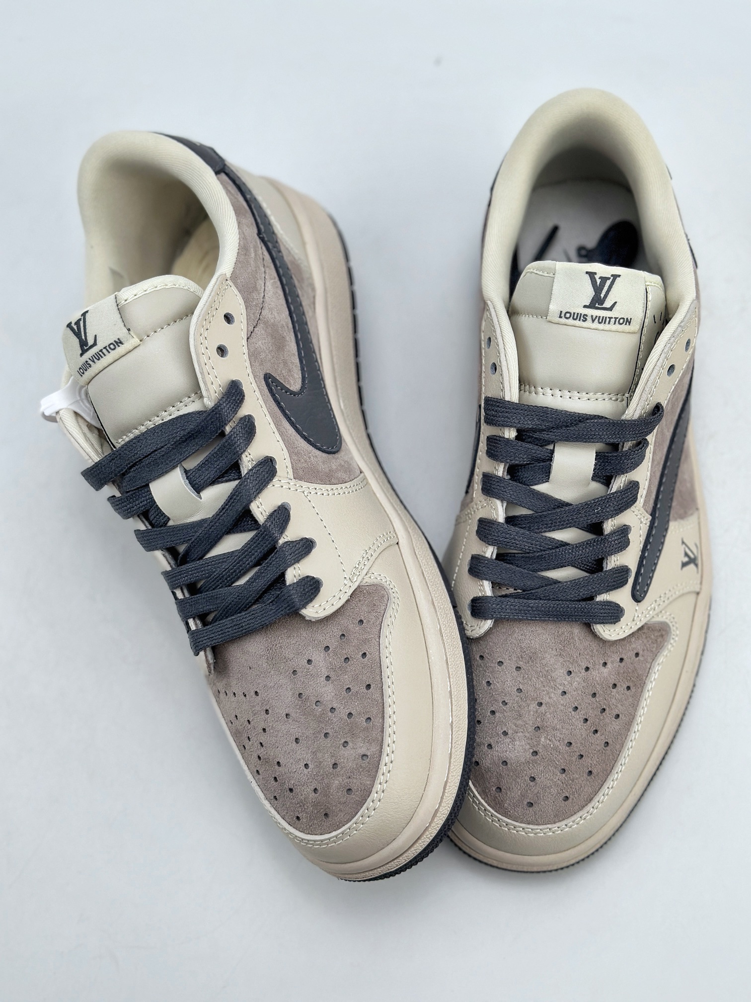 280 Travis Scott x Nike Air Jordan 1 Low x Louis Vuitton Air Jordan 1 Low 反转翻毛灰棕倒钩 LX1988-102