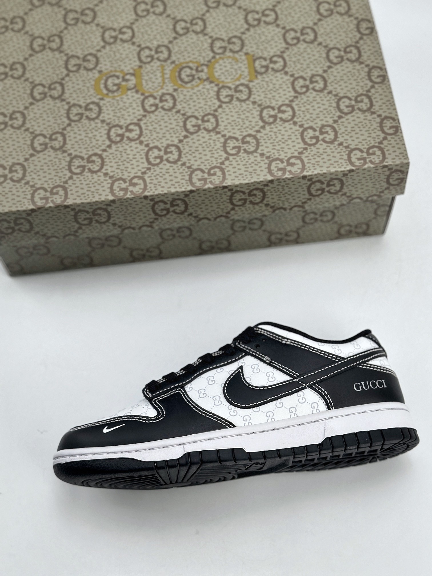 280 Nike SB Dunk Low x GUCCI 白黑印花小钩 SF1588-136