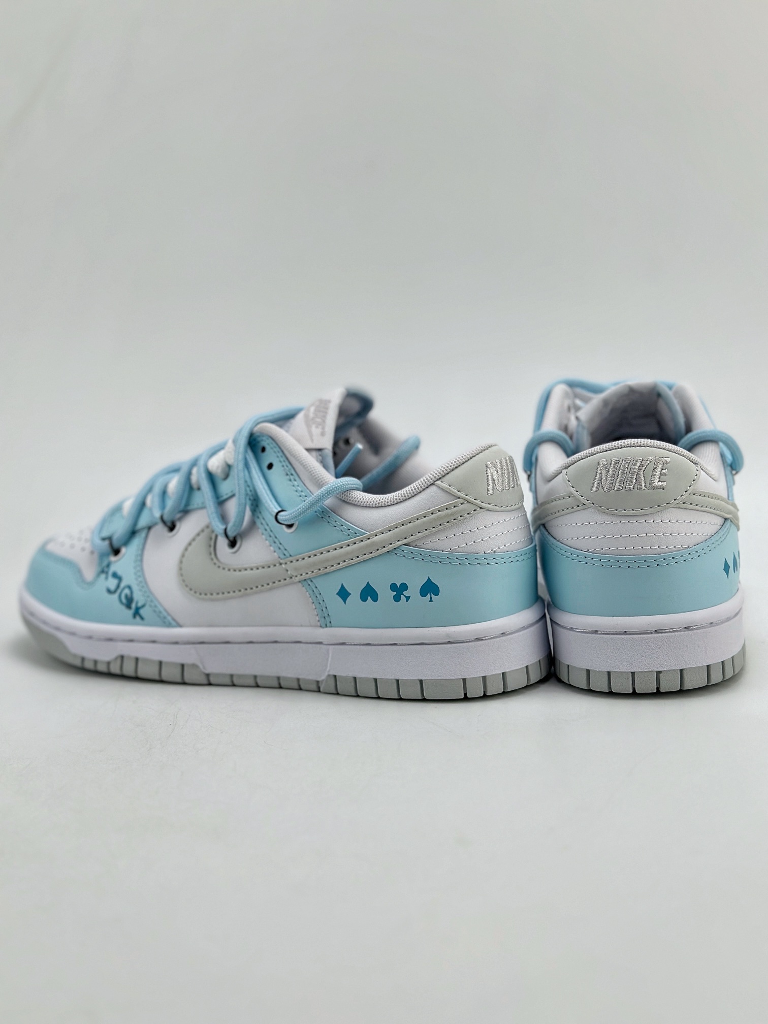 240 Nike SB Dunk Low 桃心 北卡蓝 扑克牌 美式涂鸦 蓝白 DV0831-101